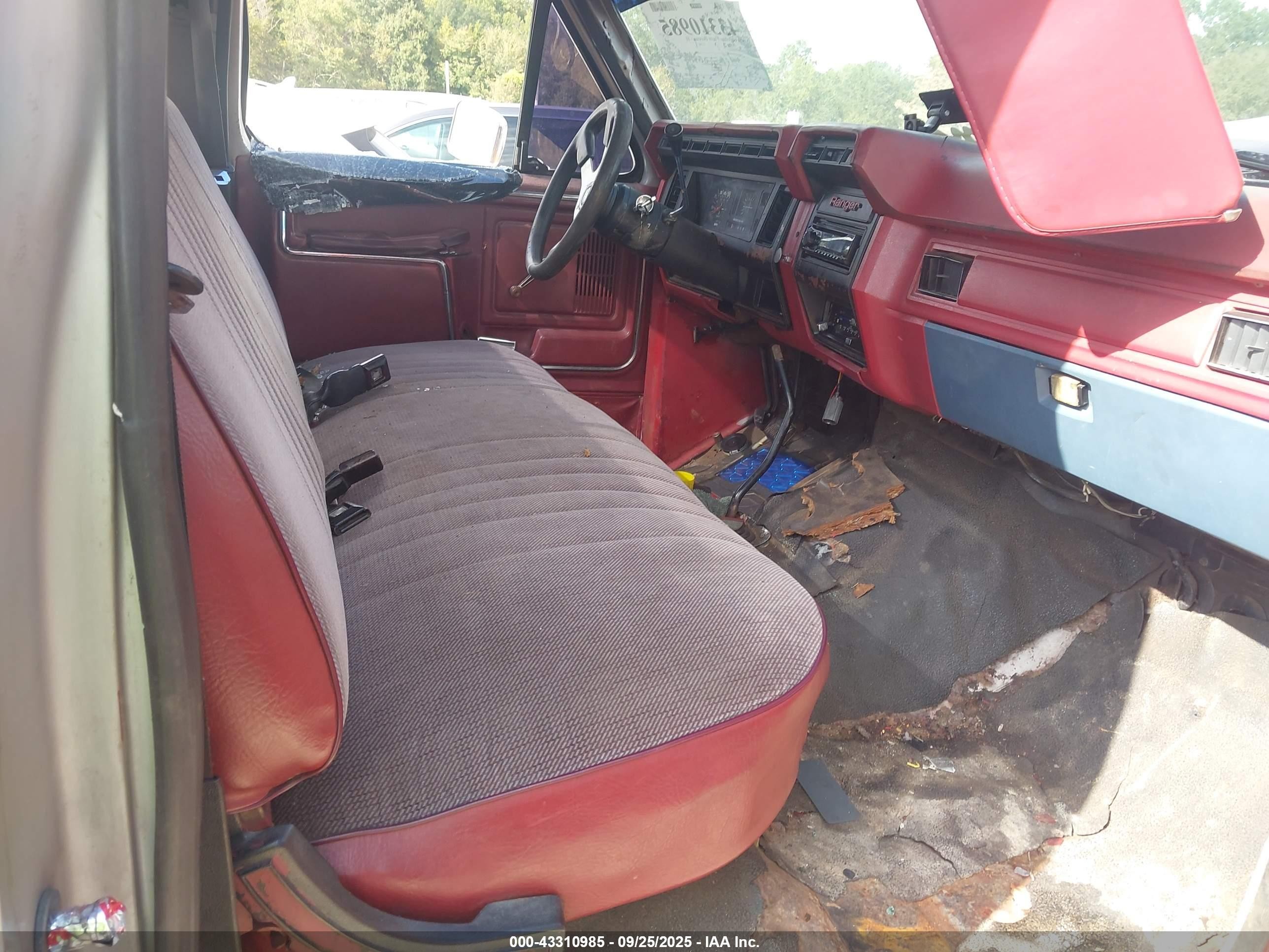 1982 Ford F150   Темно-бордовый vin: 1FTDF15E6CNA64271