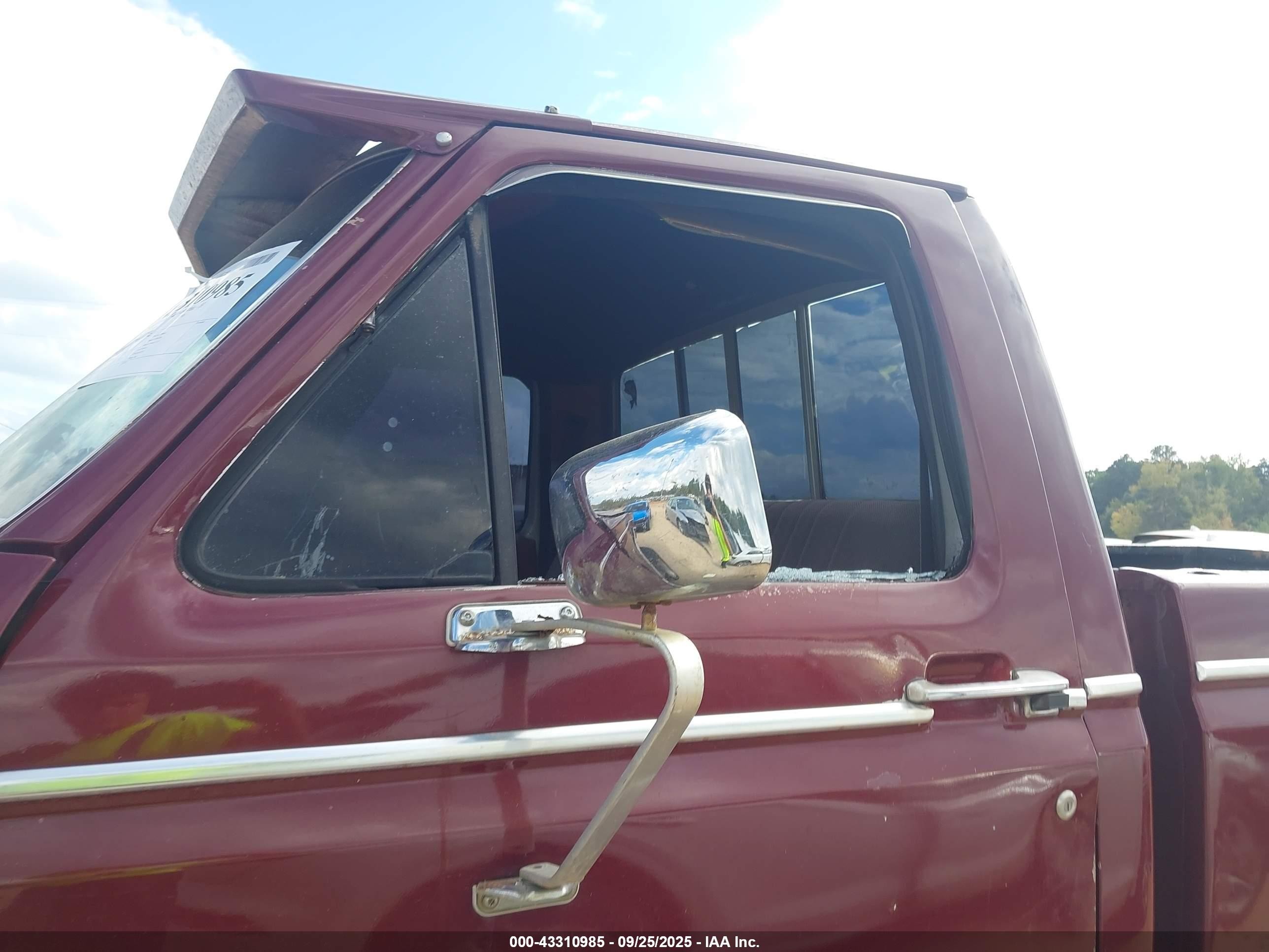 1982 Ford F150   Темно-бордовый vin: 1FTDF15E6CNA64271