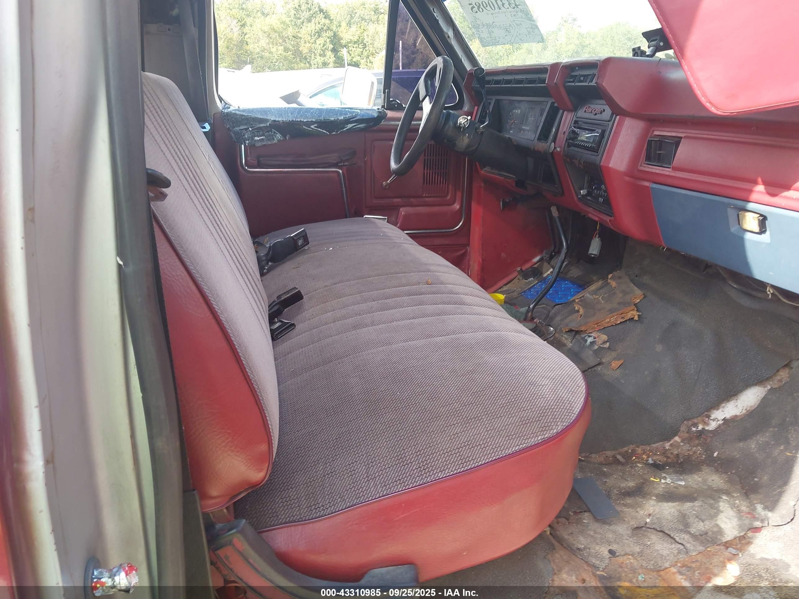 1982 Ford F150   Темно-бордовый vin: 1FTDF15E6CNA64271