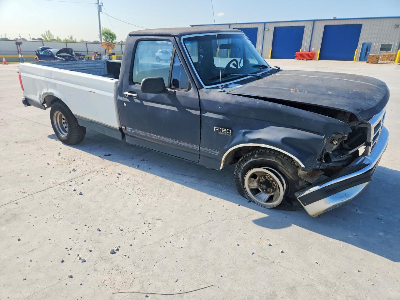 1993 Ford F150 Two Tone vin: 1FTDF15H0PLA55657