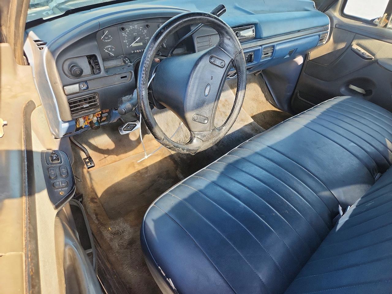 1993 Ford F150 Two Tone vin: 1FTDF15H0PLA55657