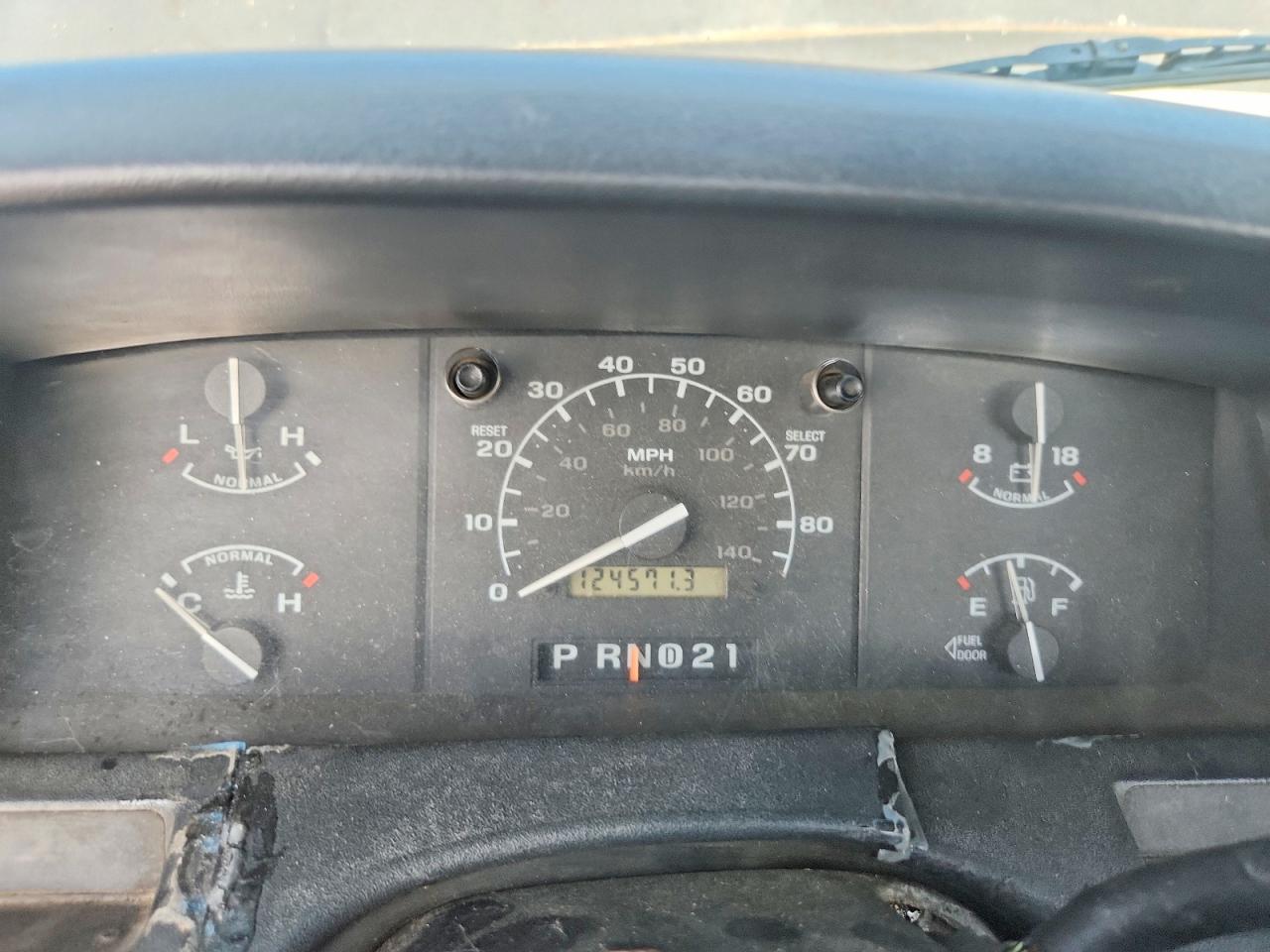 1993 Ford F150 Two Tone vin: 1FTDF15H0PLA55657