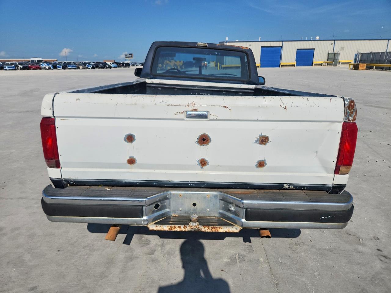 1993 Ford F150 Two Tone vin: 1FTDF15H0PLA55657