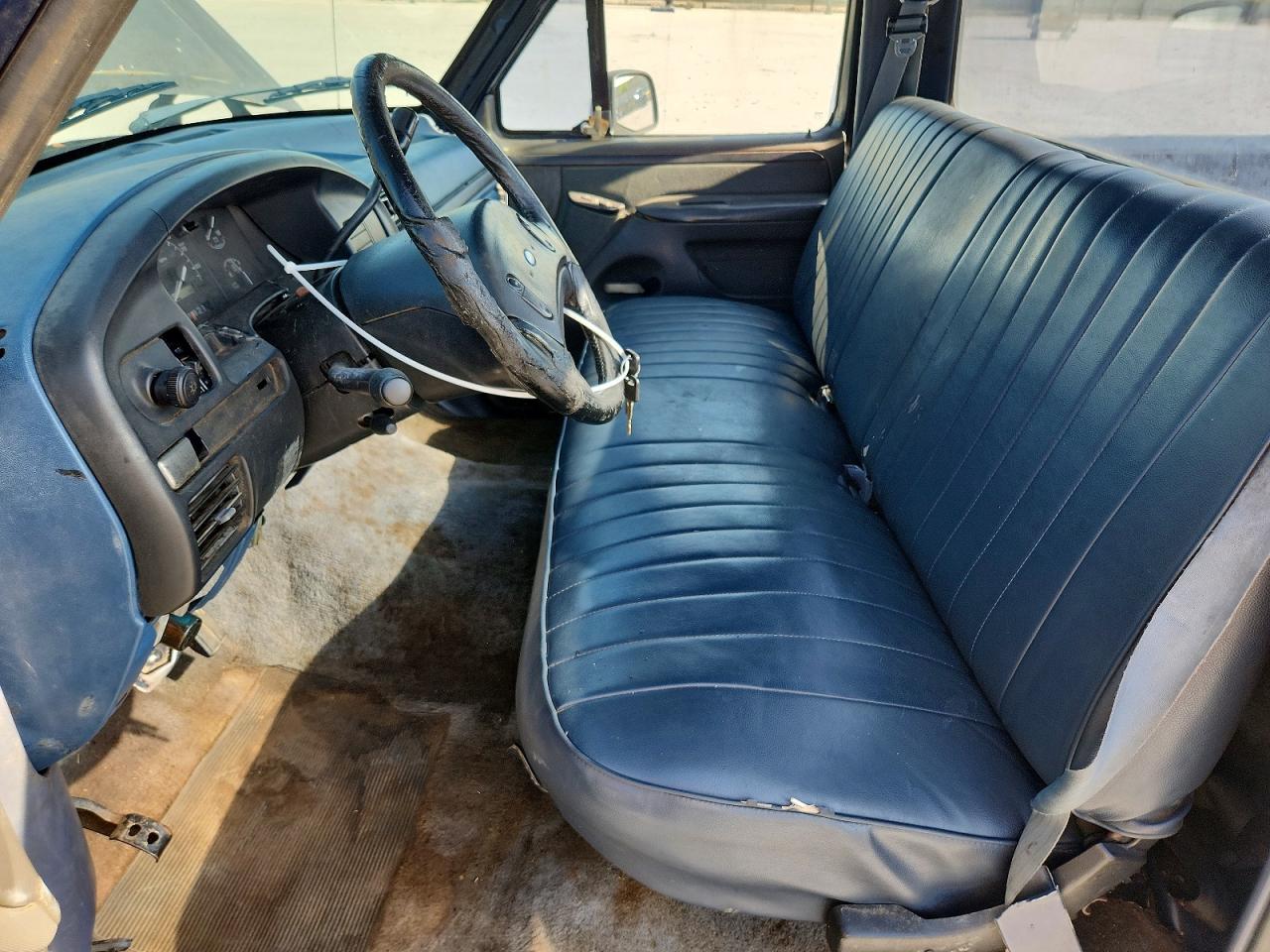 1993 Ford F150 Two Tone vin: 1FTDF15H0PLA55657
