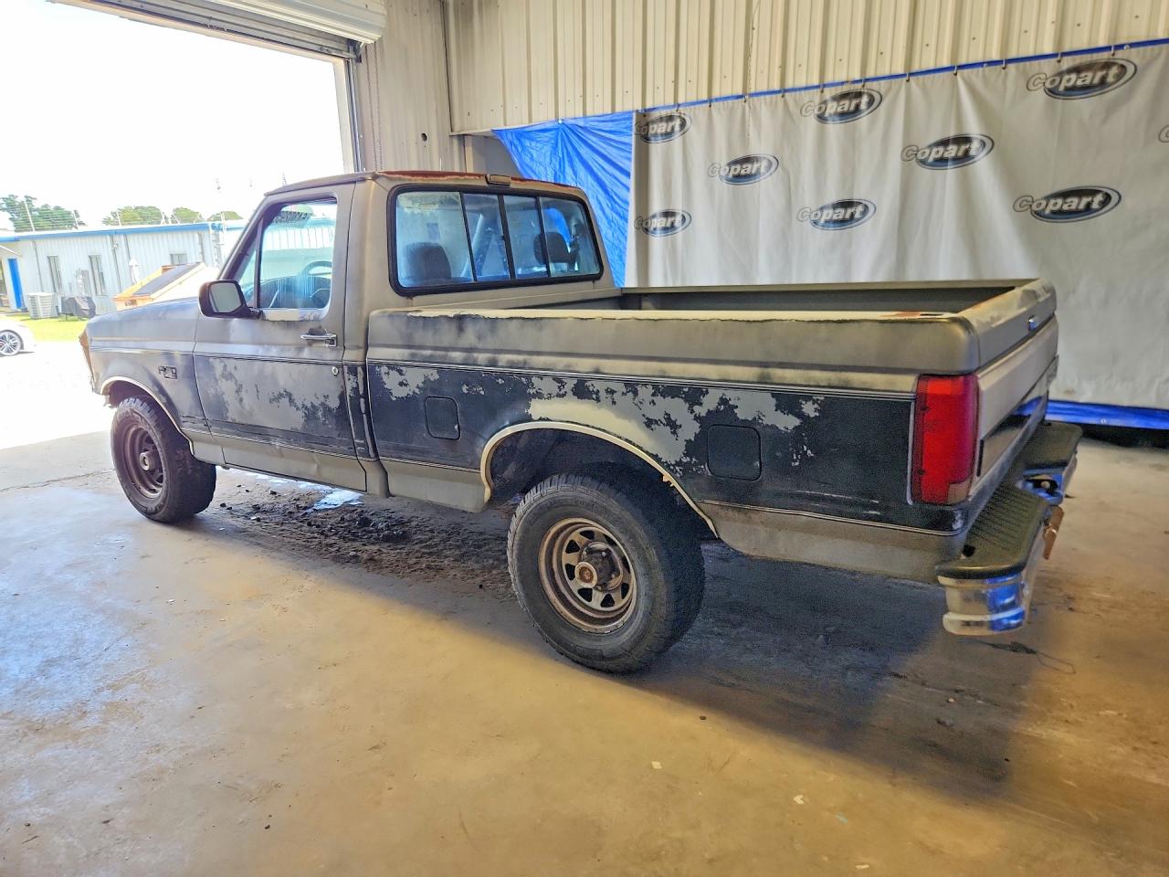 1992 Ford F150 Серый vin: 1FTDF15H3NNA56402