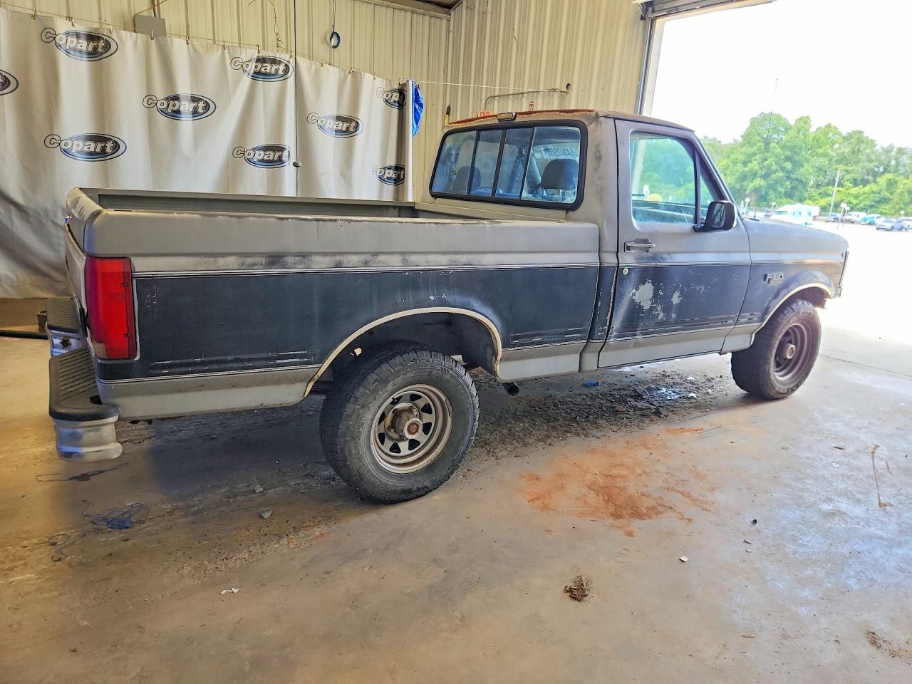 1992 Ford F150 Серый vin: 1FTDF15H3NNA56402