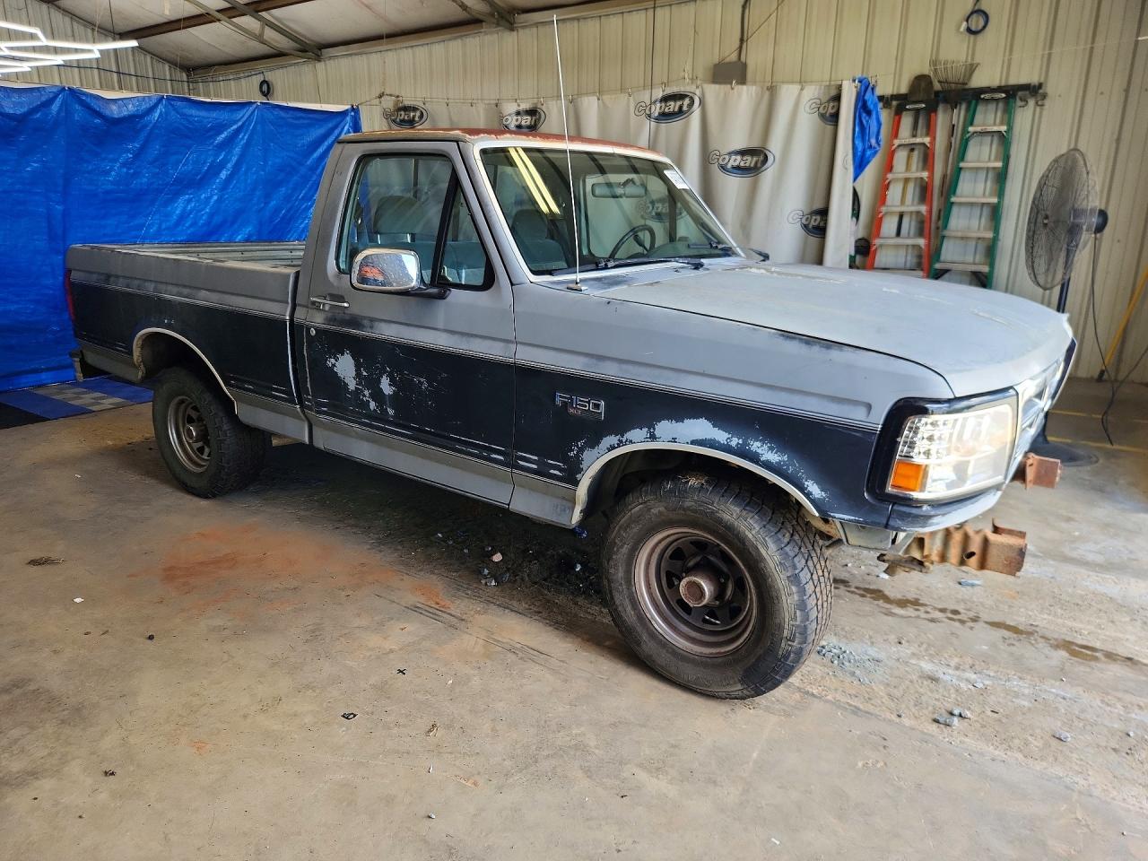 1992 Ford F150 Серый vin: 1FTDF15H3NNA56402