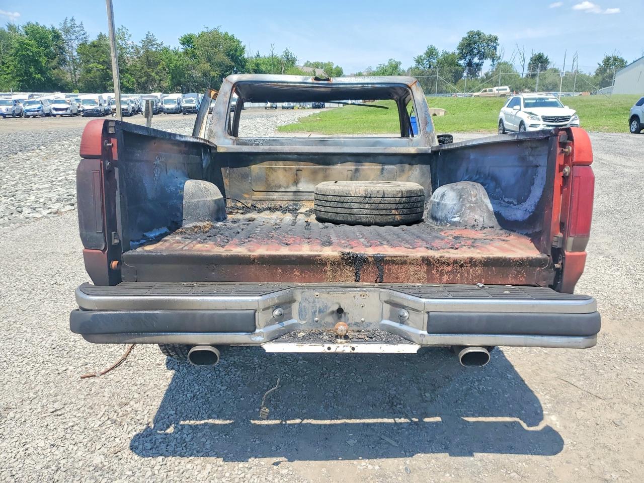 1987 Ford F150 Red vin: 1FTDF15N3HNB02918