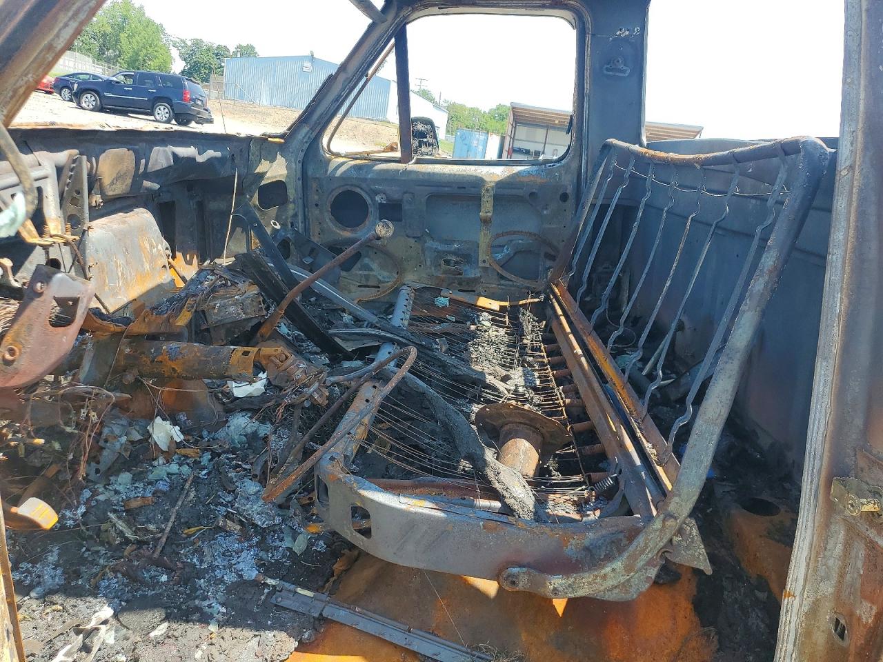 1987 Ford F150 Red vin: 1FTDF15N3HNB02918
