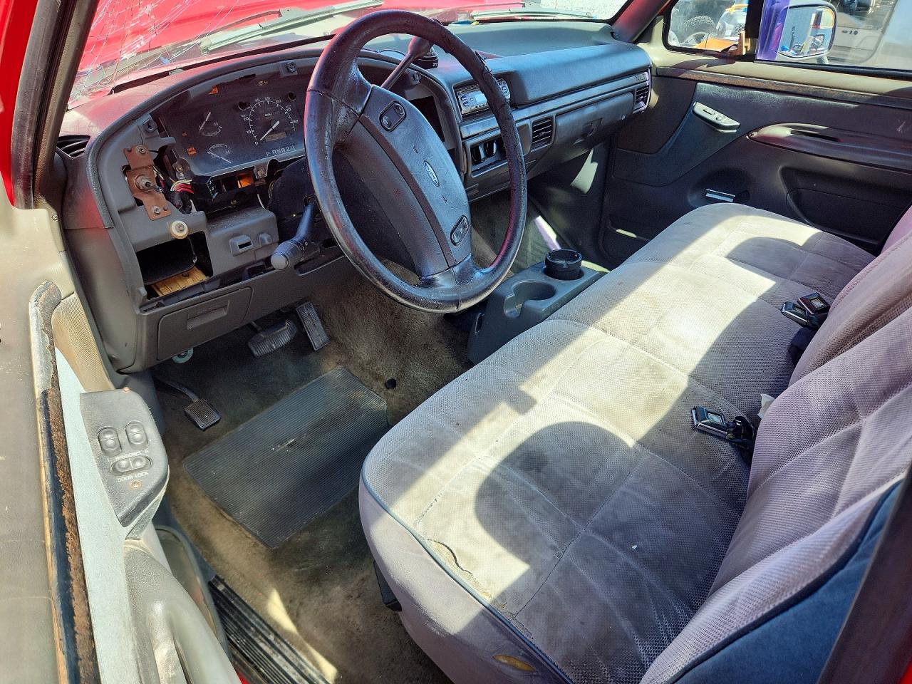 1993 Ford F150 Red vin: 1FTDF15N5PNA58841