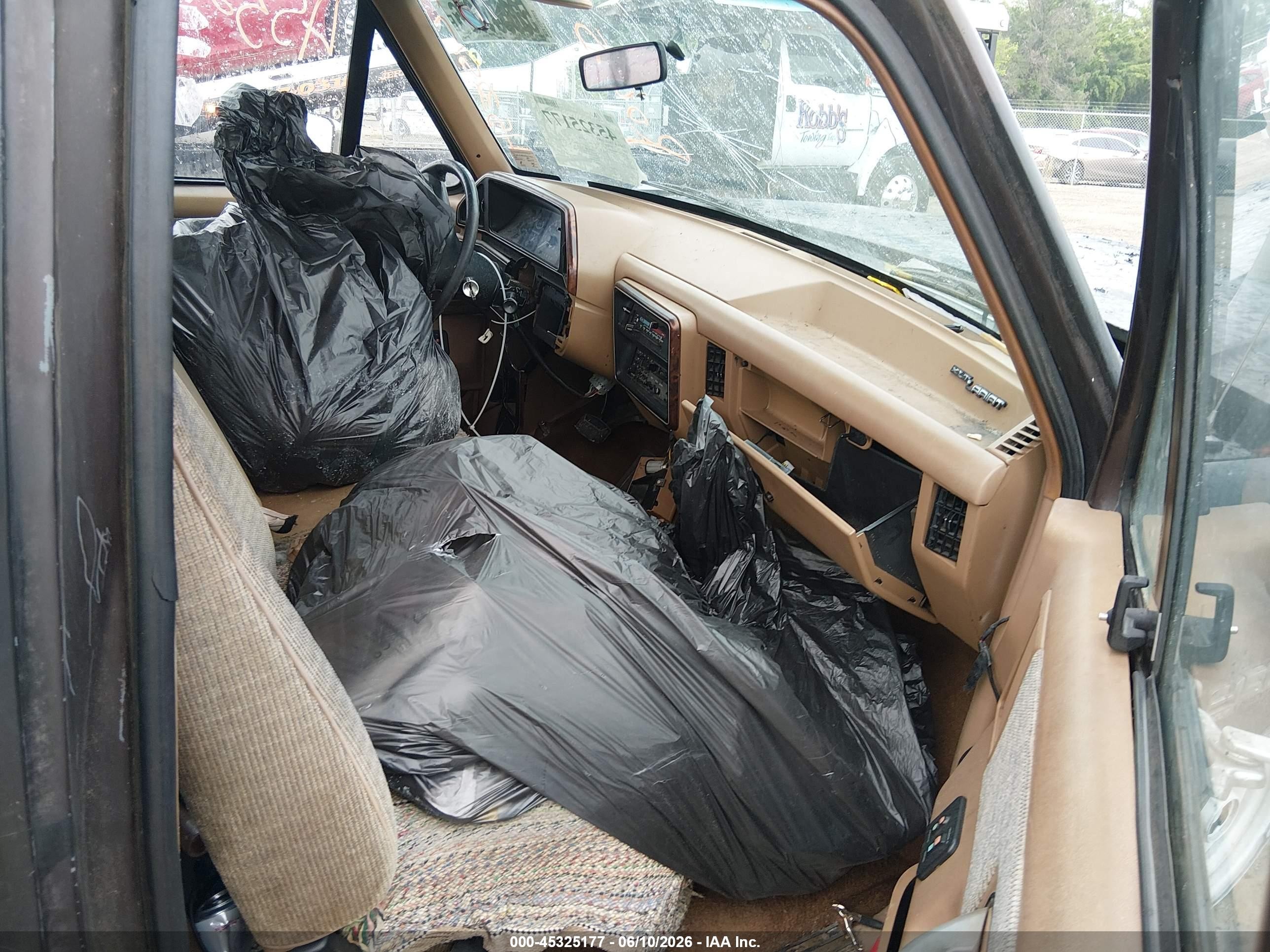 1989 Ford F150   Black vin: 1FTDF15N8KNA64352