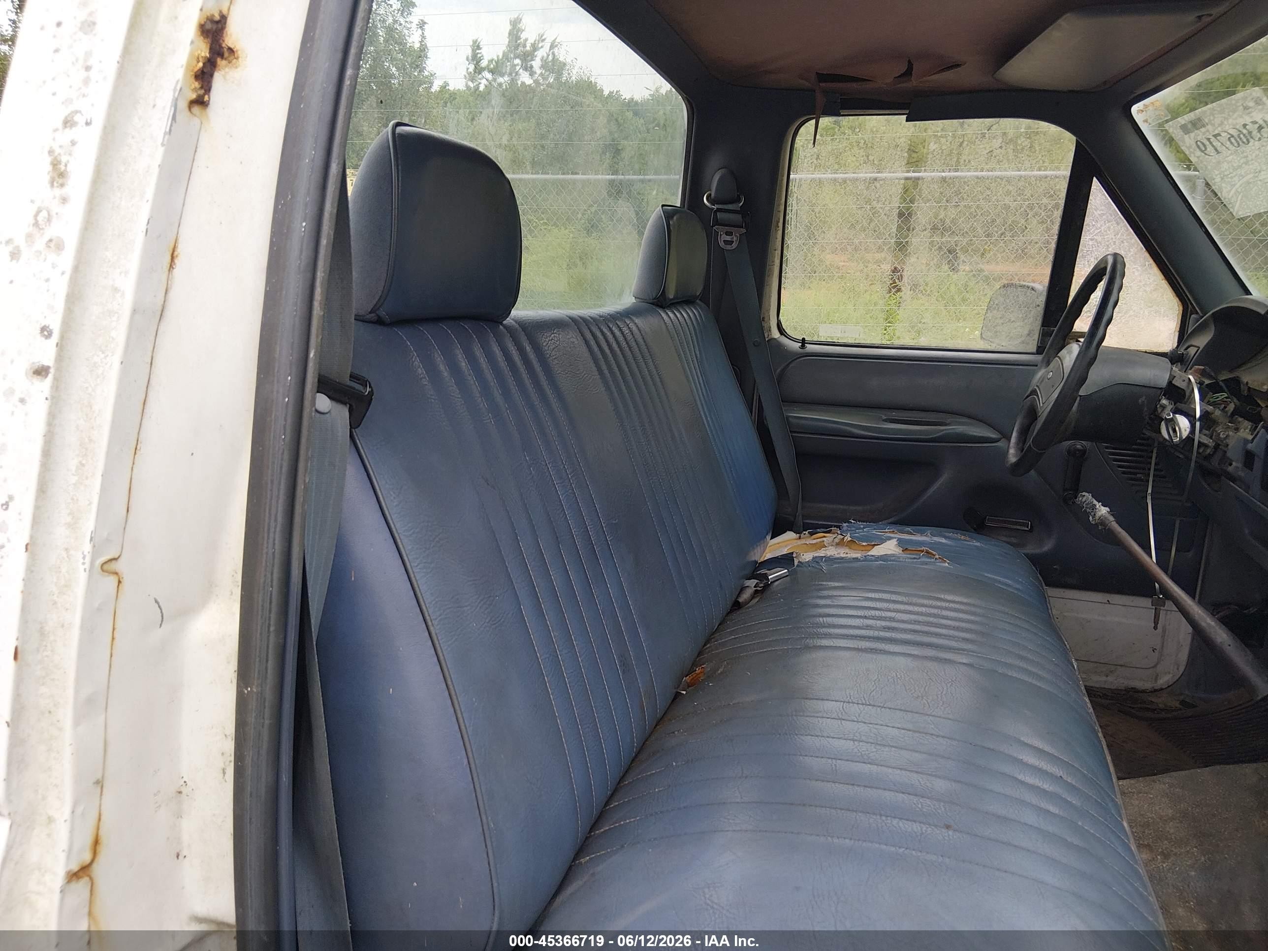 1993 Ford F150   White vin: 1FTDF15Y1PNA84704