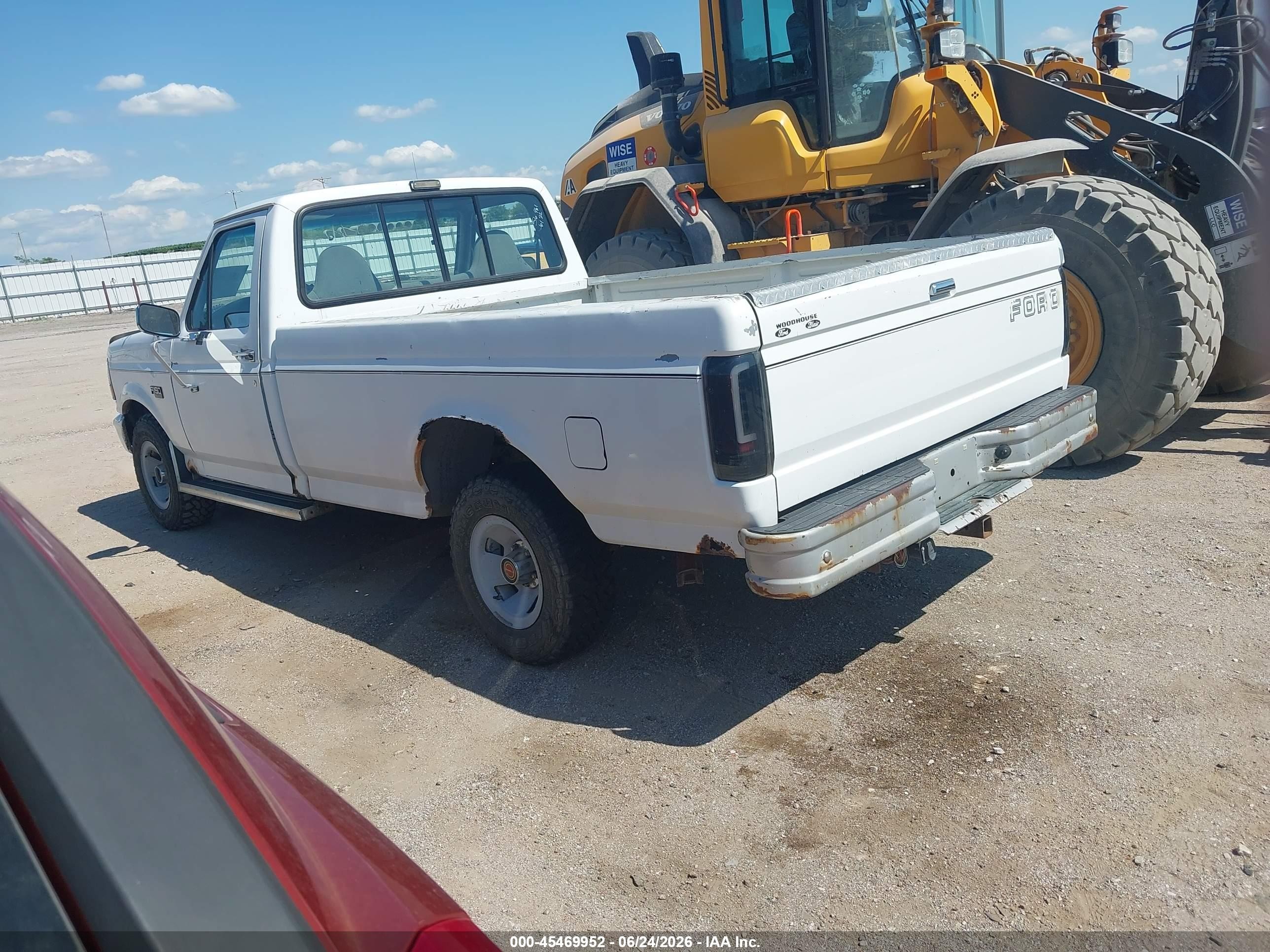 1993 Ford F150   White vin: 1FTDF15Y2PLB24302