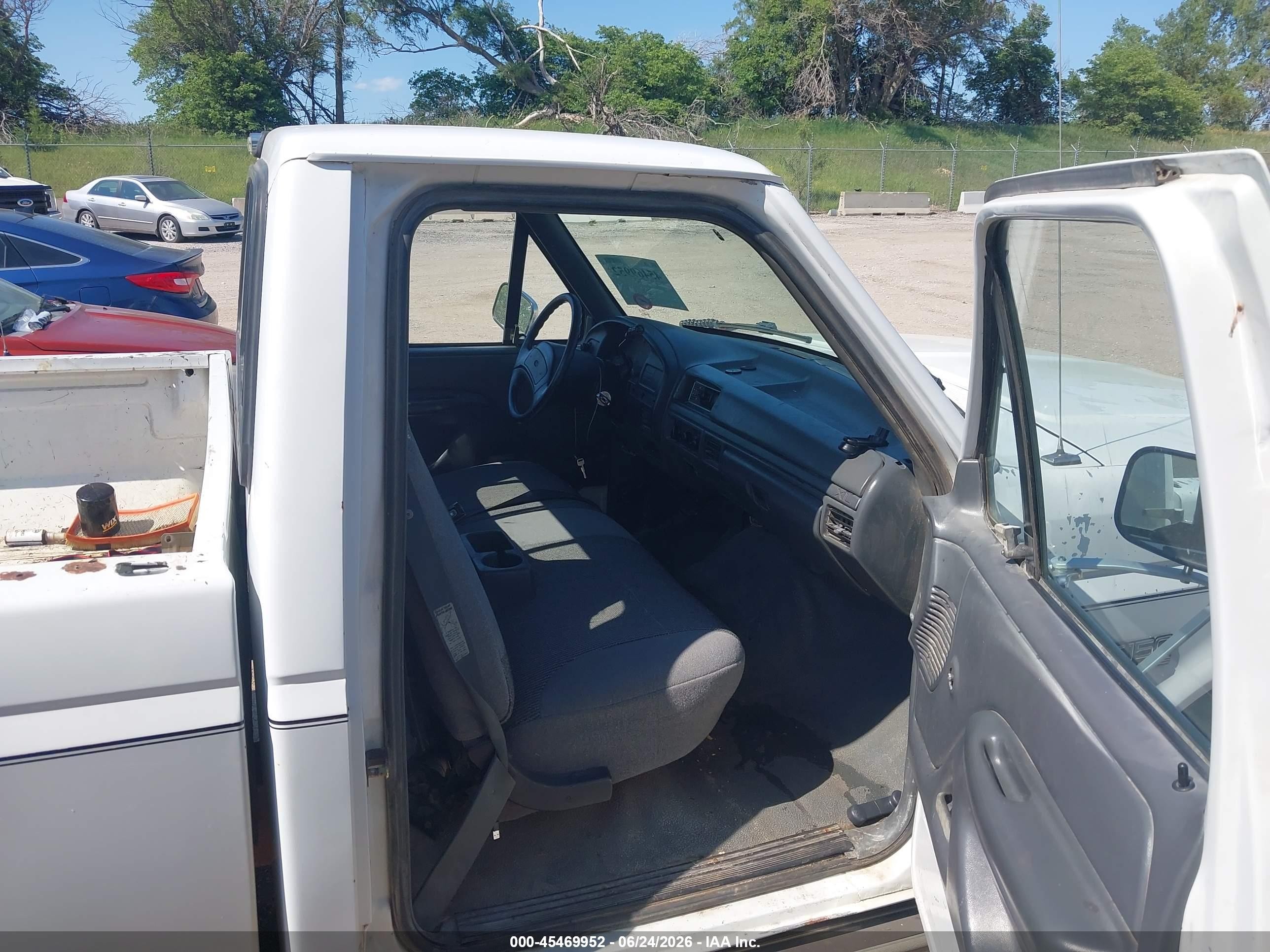 1993 Ford F150   White vin: 1FTDF15Y2PLB24302