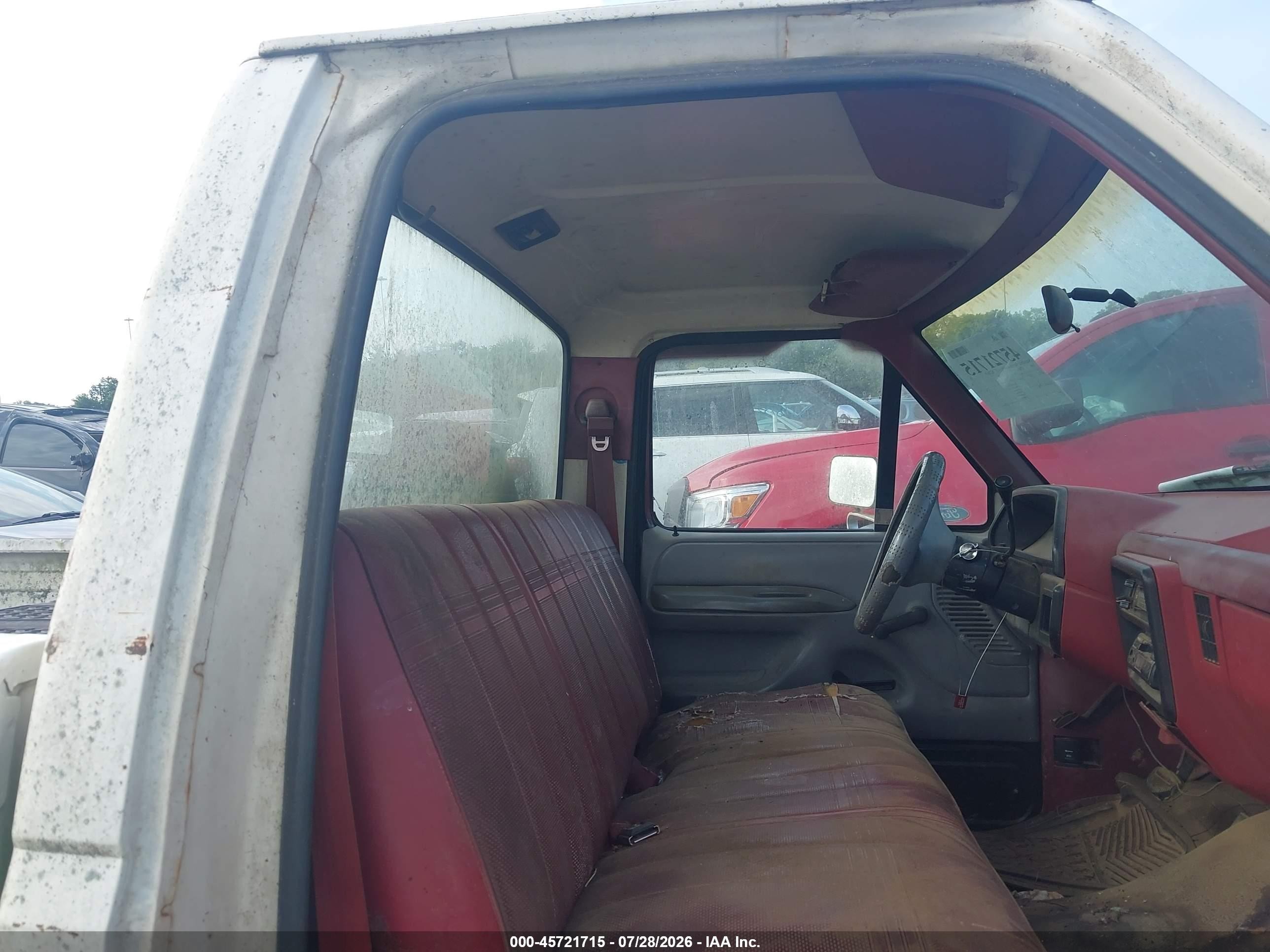 1989 Ford F150   Белый vin: 1FTDF15Y8KLA28893