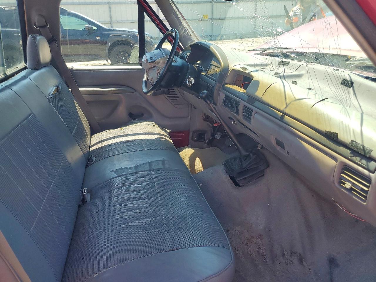 1994 Ford F150 Red vin: 1FTDF15YXRNB25592