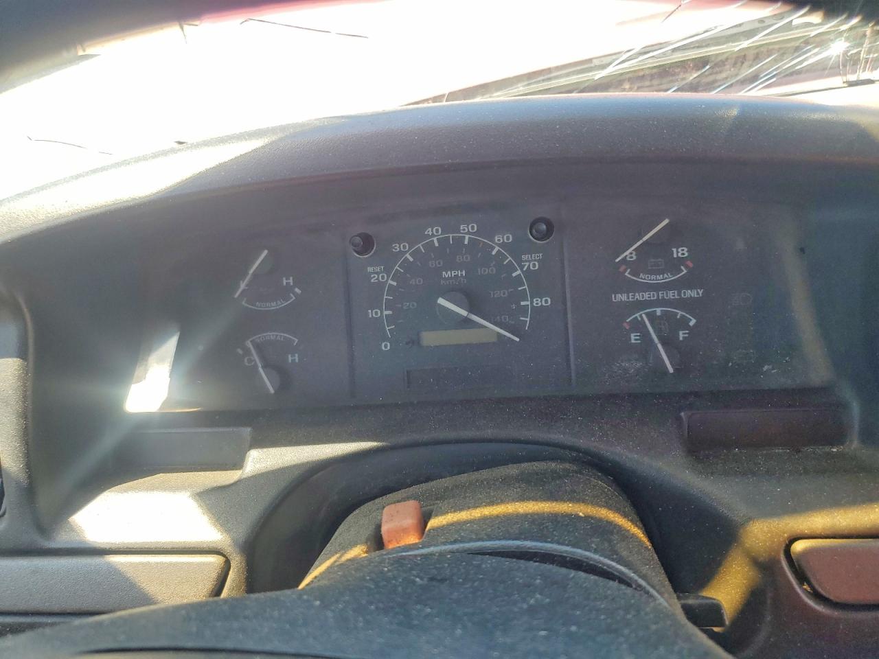 1994 Ford F150 Red vin: 1FTDF15YXRNB25592