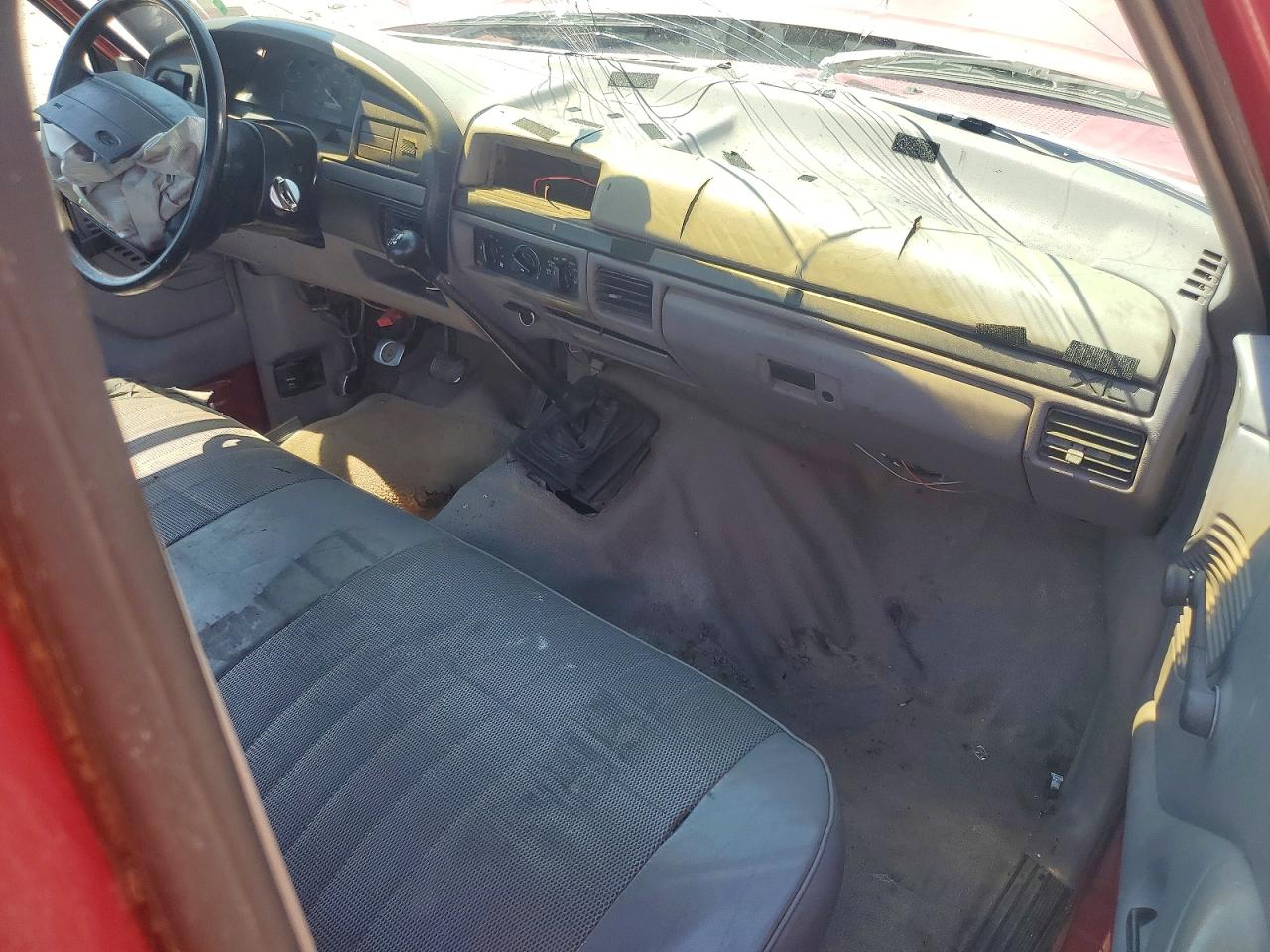 1994 Ford F150 Red vin: 1FTDF15YXRNB25592