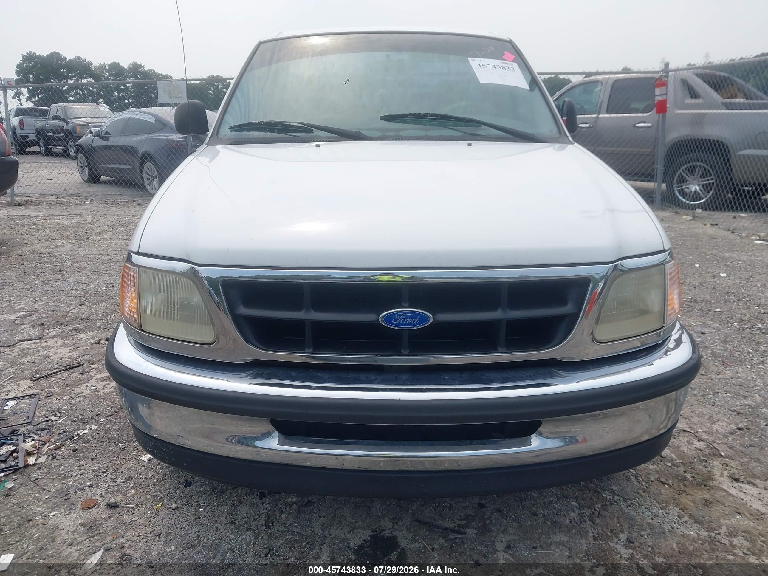1997 Ford F-150 Standard Standard/xl/xlt White vin: 1FTDF1720VNA41557
