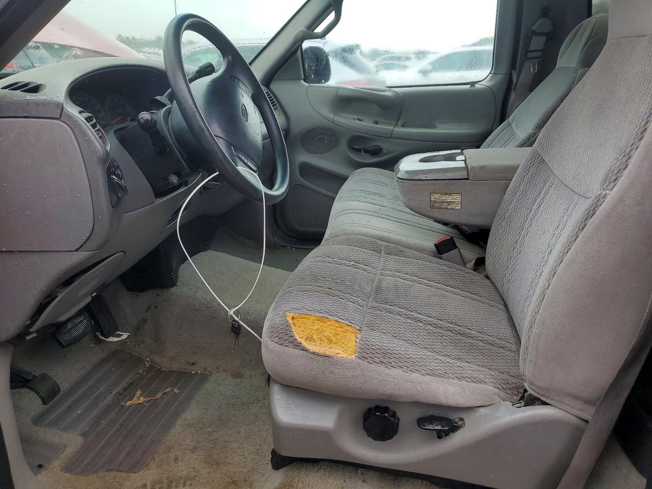 1997 Ford F150 Red vin: 1FTDF1721VNC92992