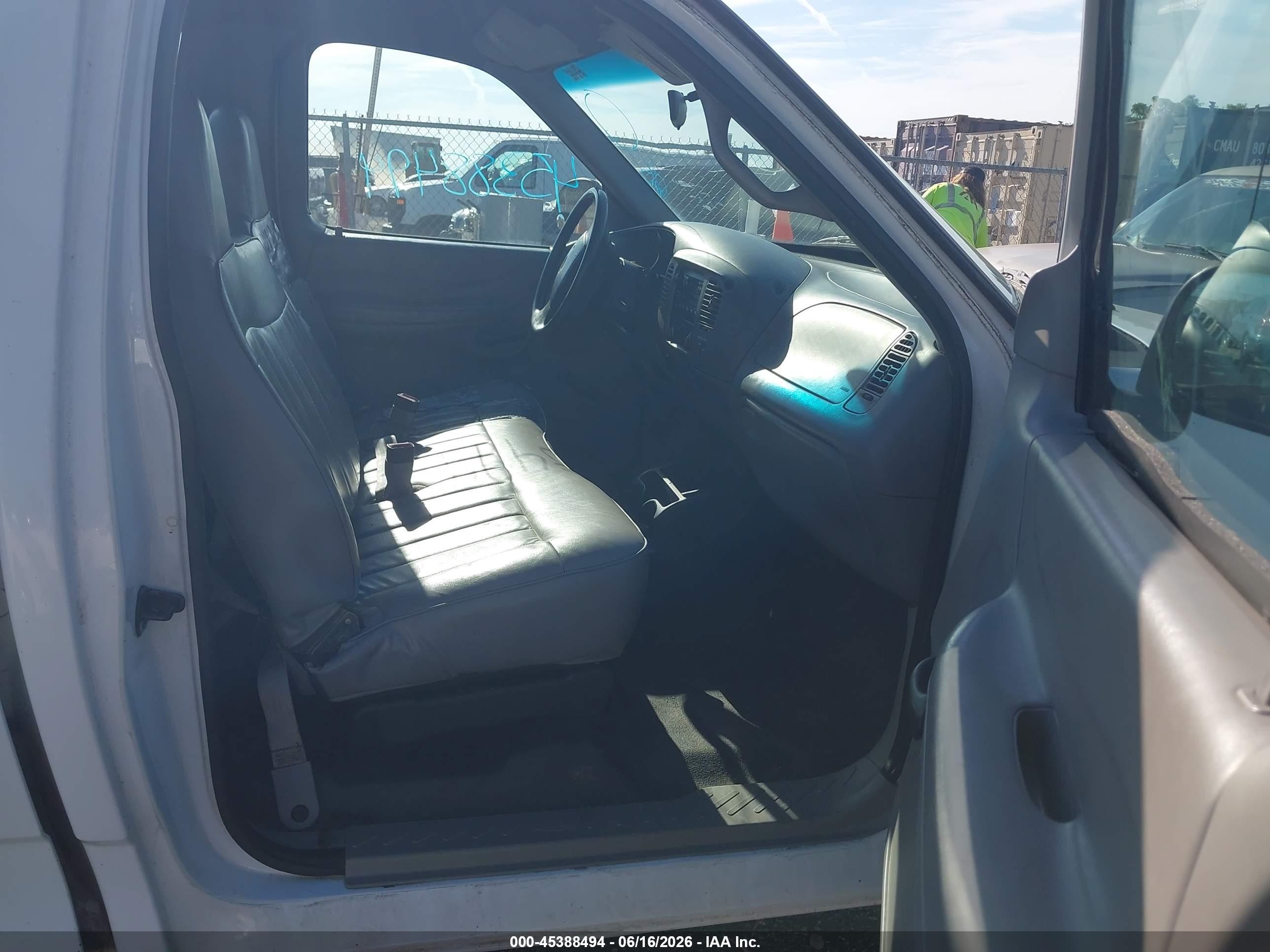 1997 Ford F-150 Standard Standard/xl/xlt White vin: 1FTDF1721VND40670