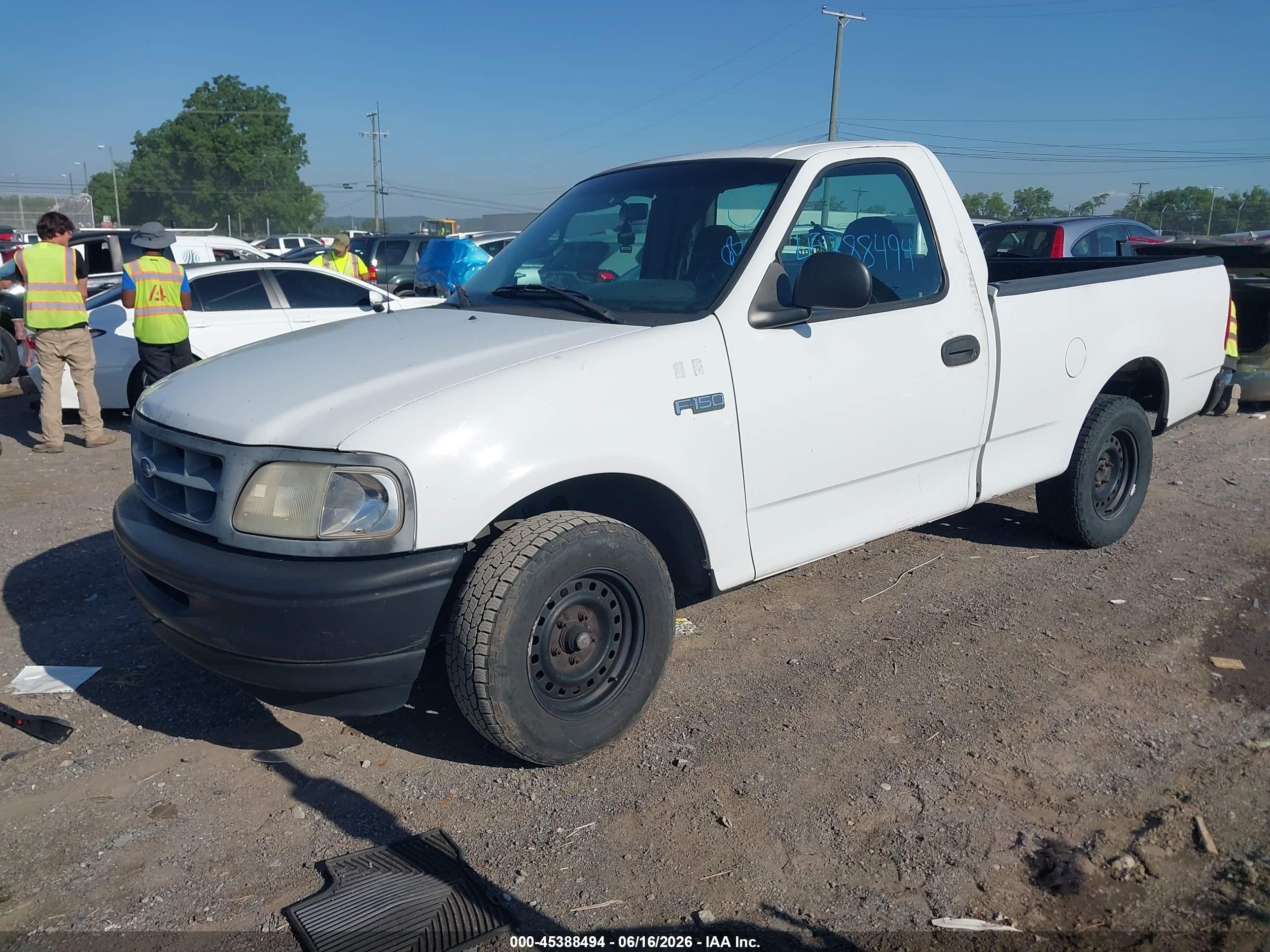 1997 Ford F-150 Standard Standard/xl/xlt White vin: 1FTDF1721VND40670