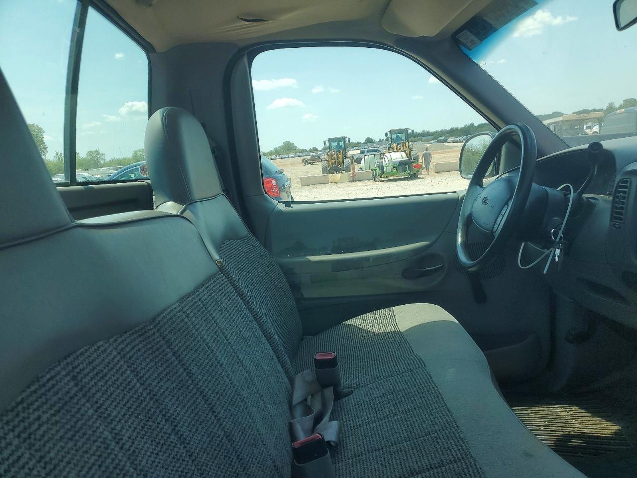 1997 Ford F150 Red vin: 1FTDF1761VKC32201