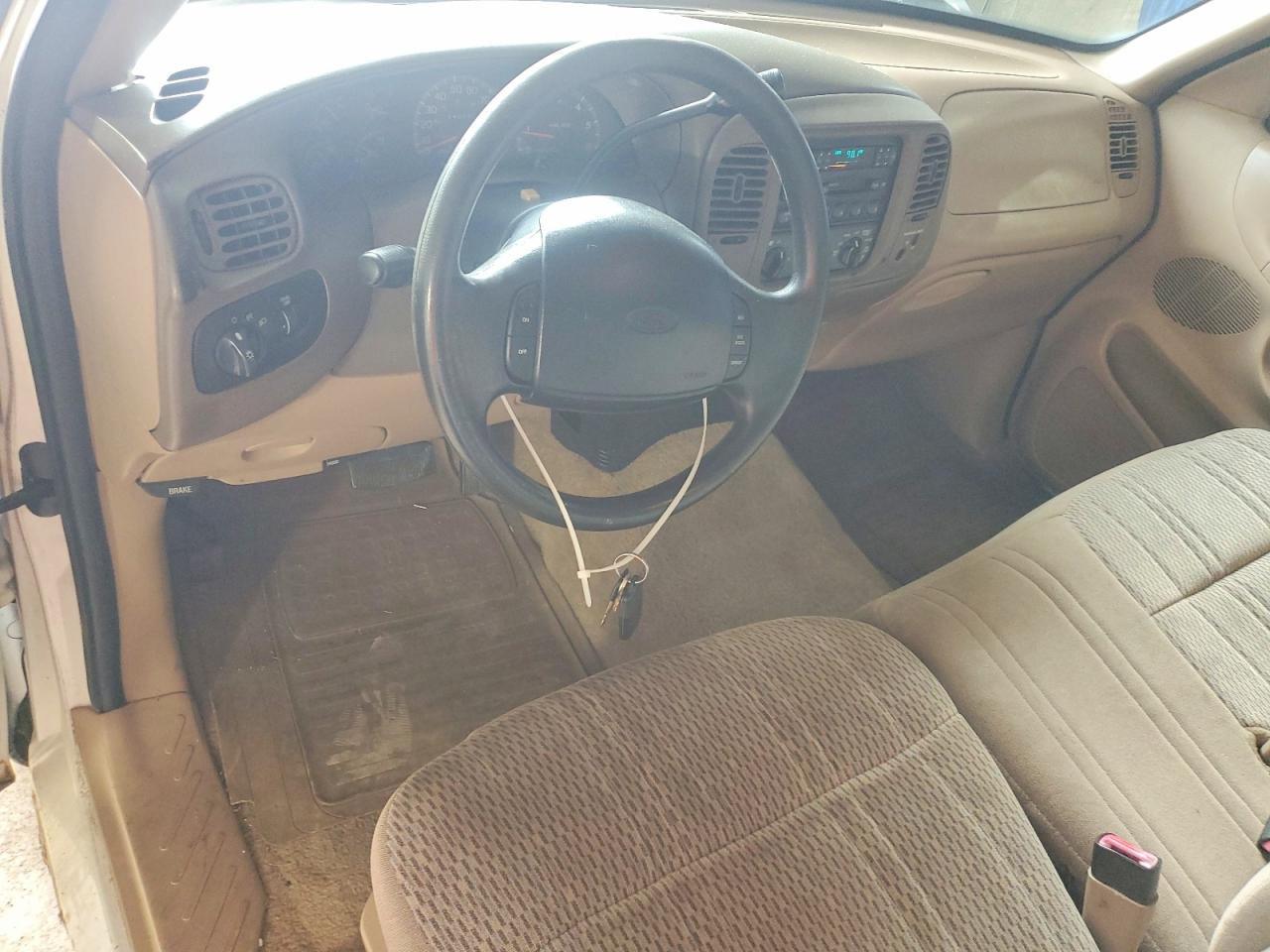 1997 Ford F150 Белый vin: 1FTDF176XVLB44175
