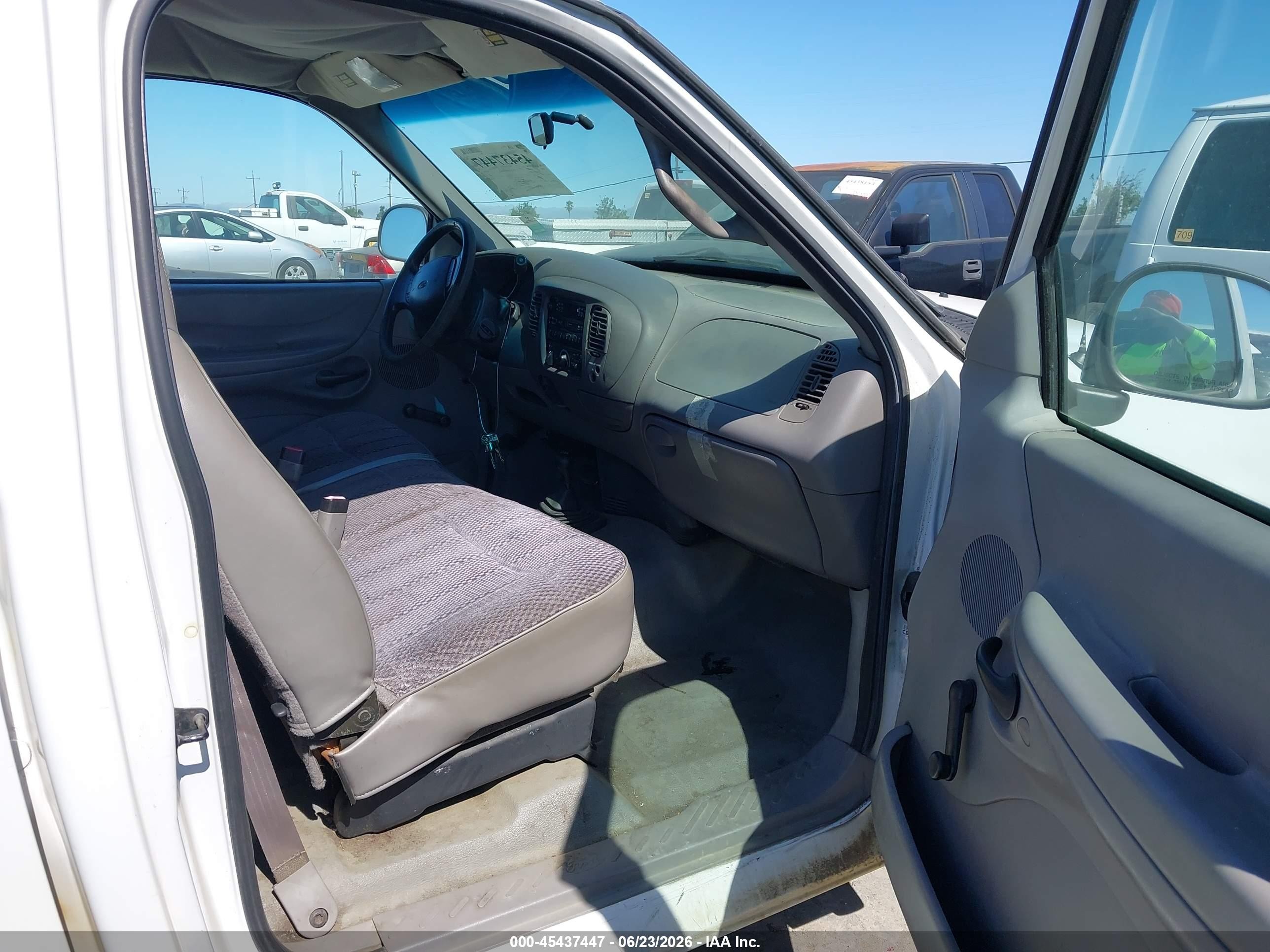 1997 Ford F-150 Standard Standard/xl/xlt White vin: 1FTDF1823VKD38757
