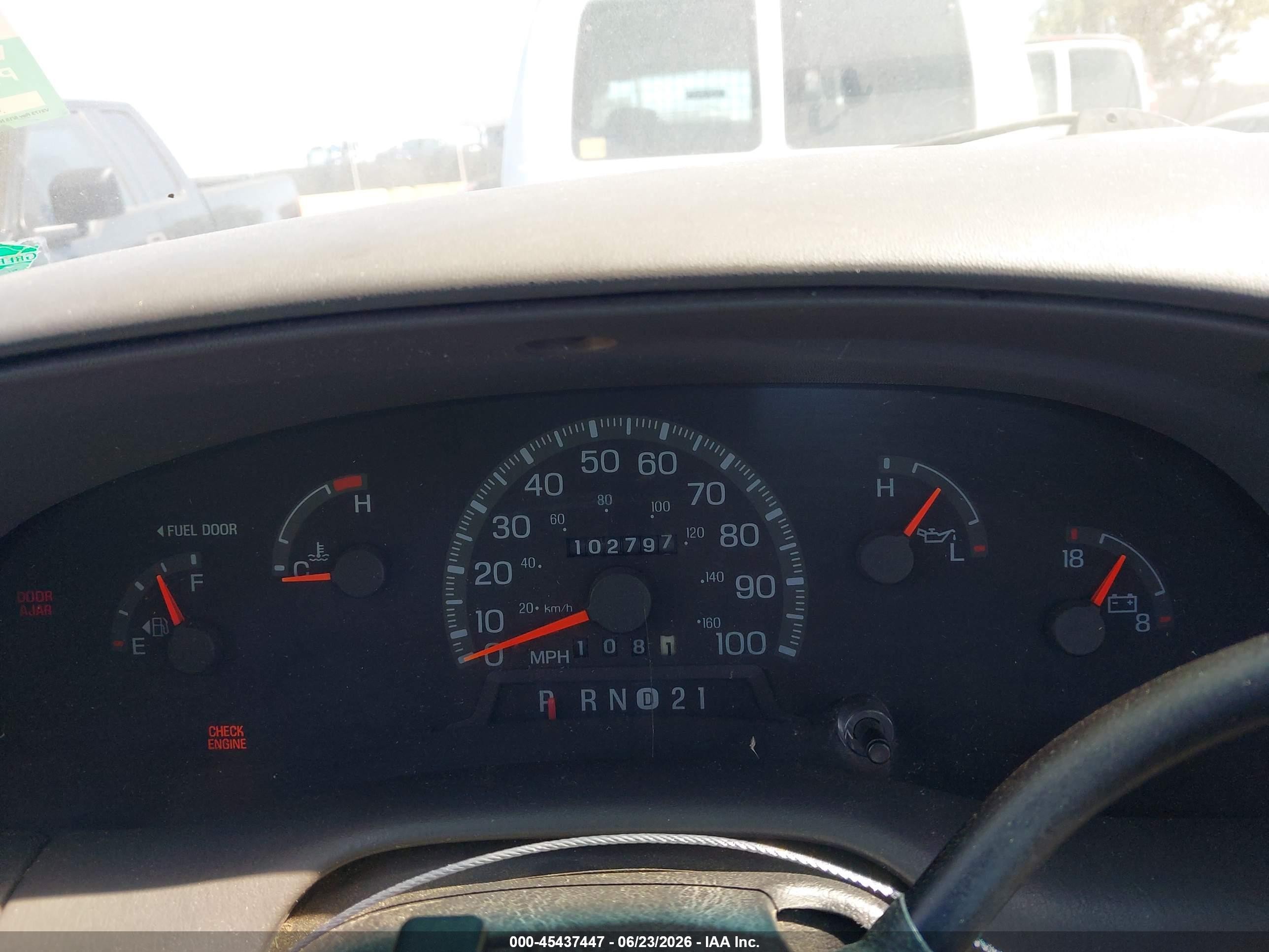 1997 Ford F-150 Standard Standard/xl/xlt White vin: 1FTDF1823VKD38757