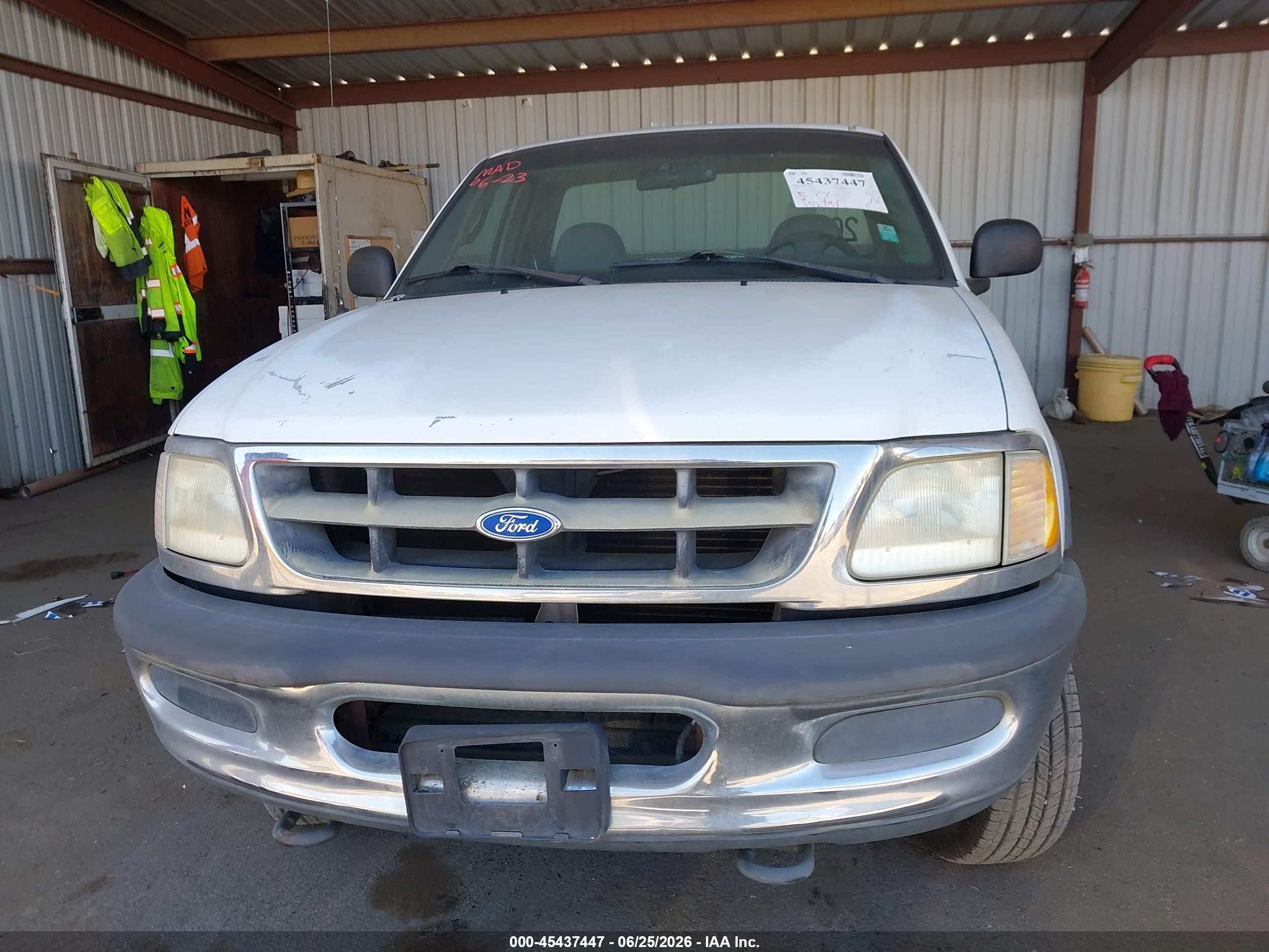 1997 Ford F-150 Standard Standard/xl/xlt White vin: 1FTDF1823VKD38757