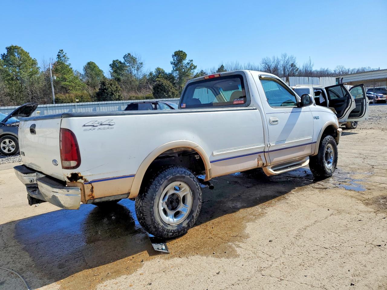 1997 Ford F150 White vin: 1FTDF18W3VNA65711