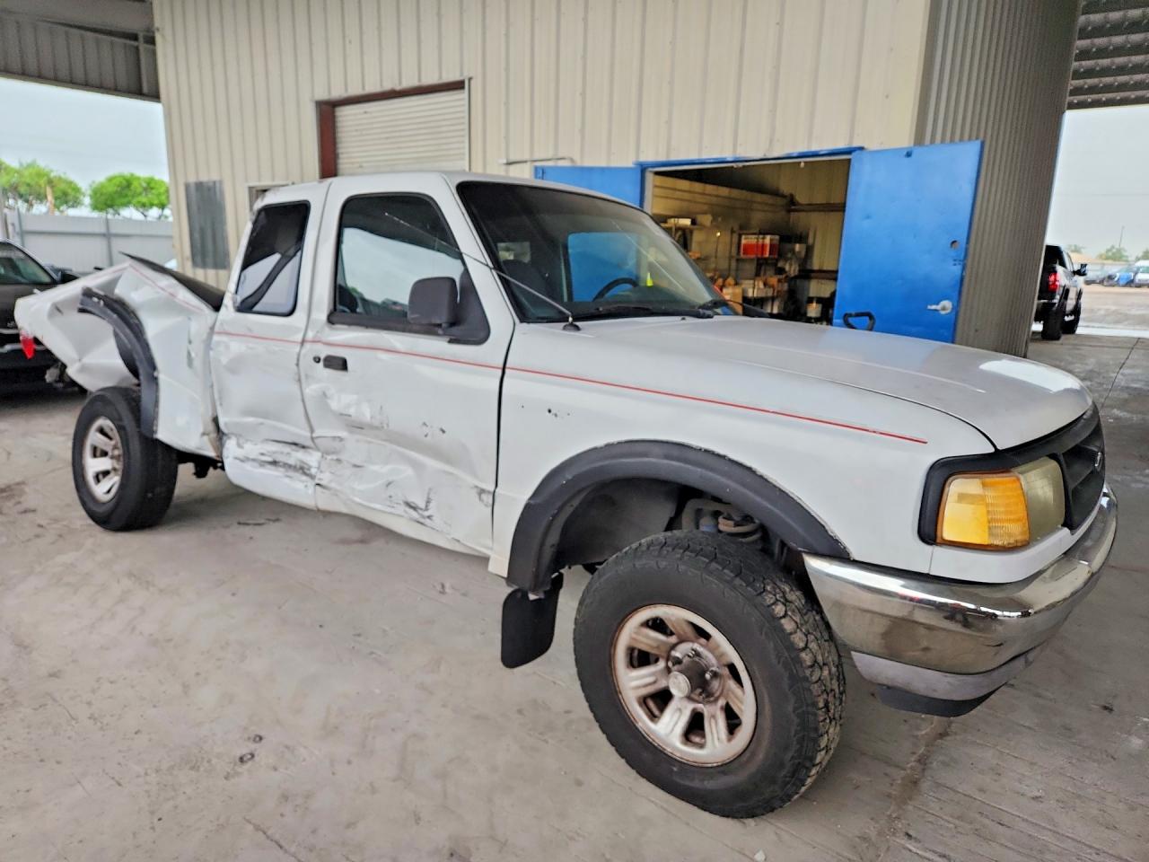 1995 Ford Ranger Super Cab White vin: 1FTDR15UXSTA34375