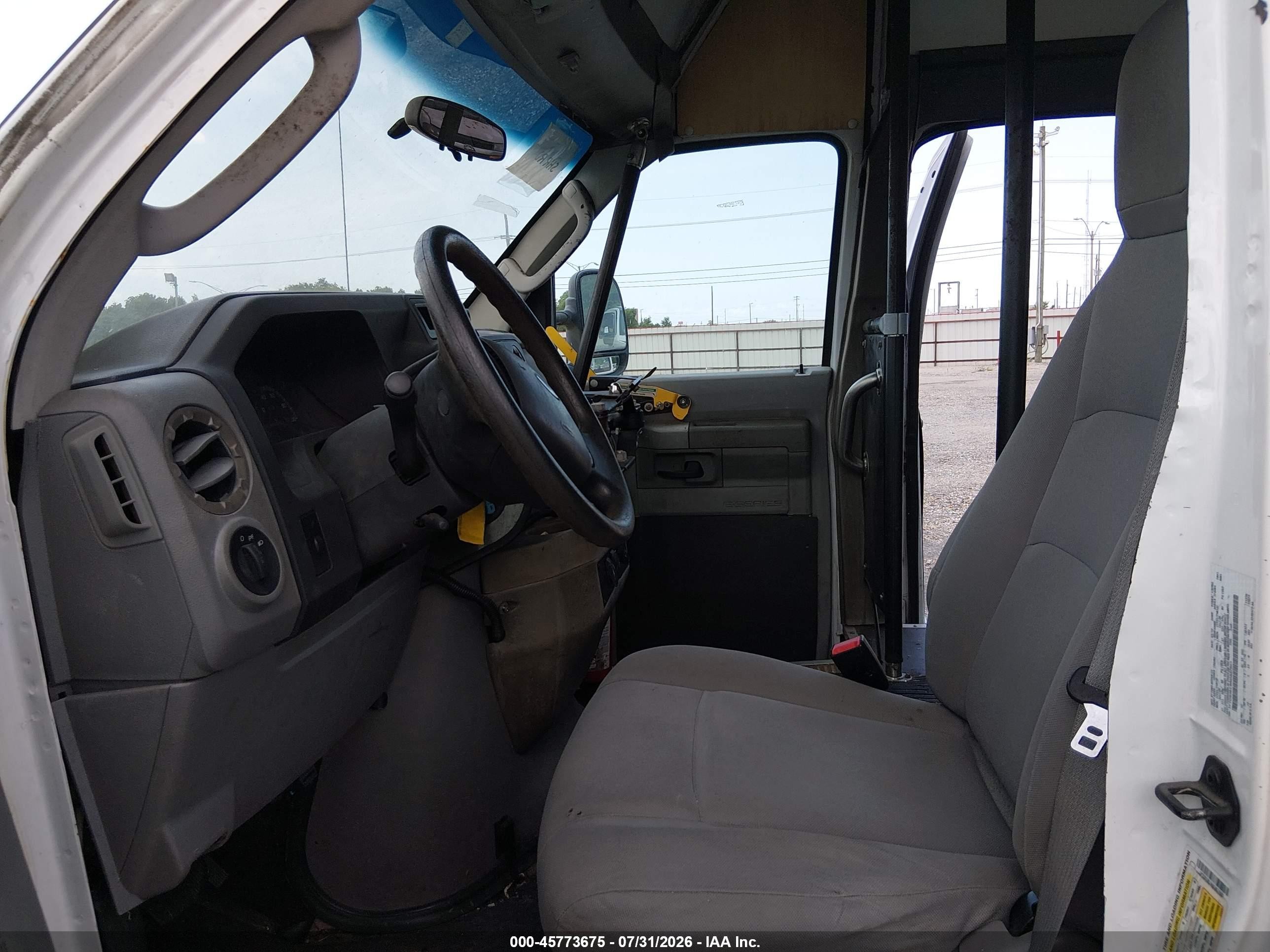 2010 Ford E-350 Super Duty Commercial/recreational Белый vin: 1FTDS3EL9ADA57601