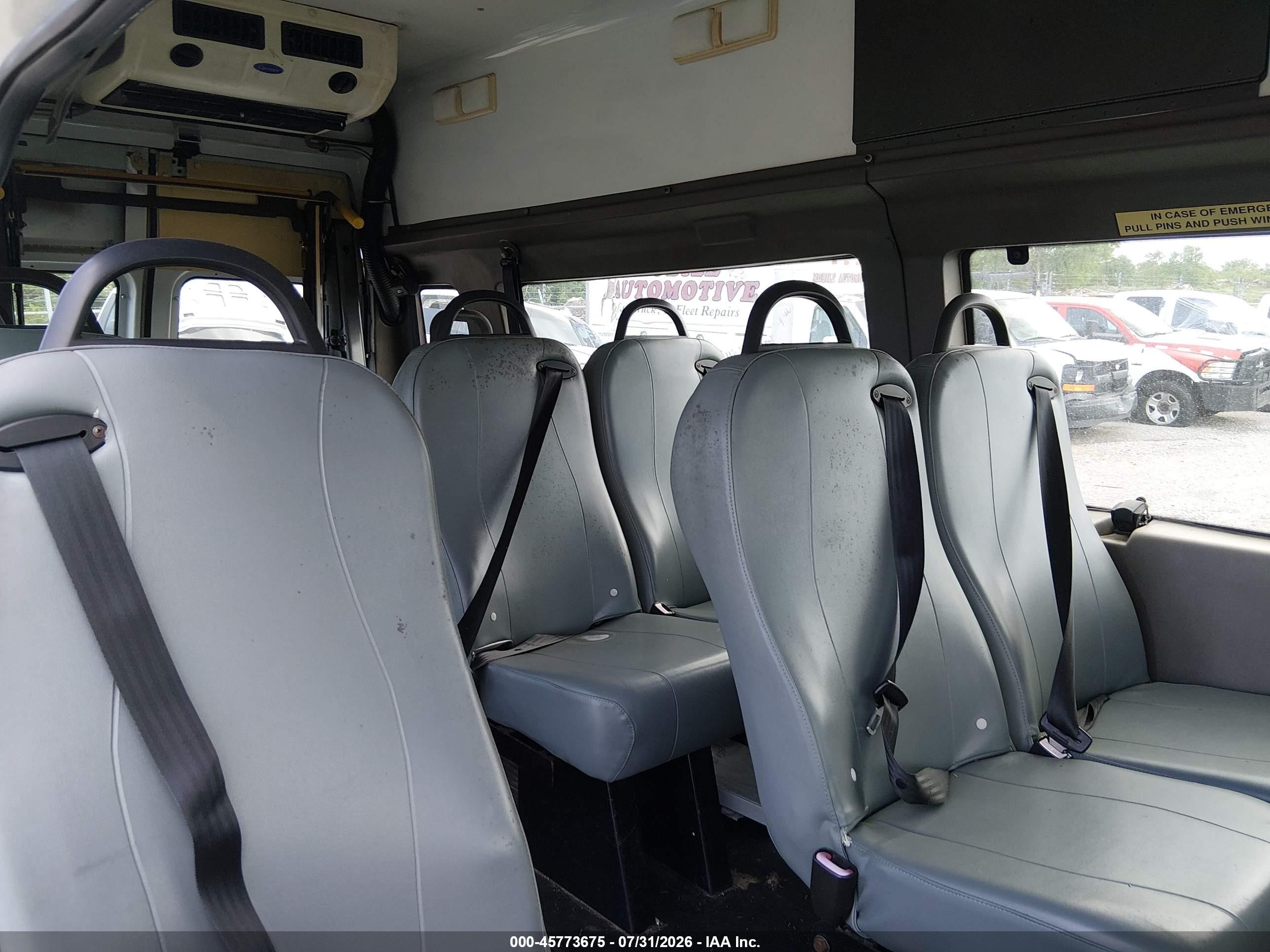 2010 Ford E-350 Super Duty Commercial/recreational Белый vin: 1FTDS3EL9ADA57601