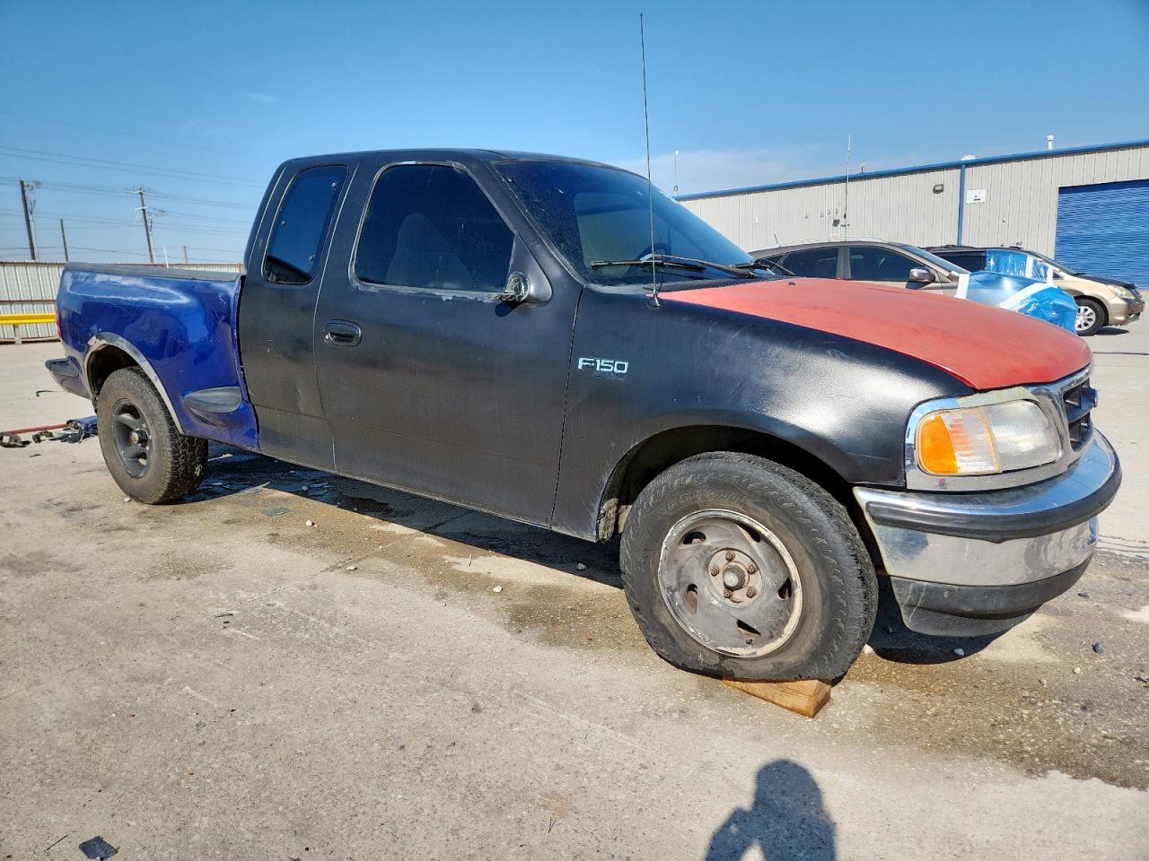 1997 Ford F150 Two Tone vin: 1FTDX0762VKD25946