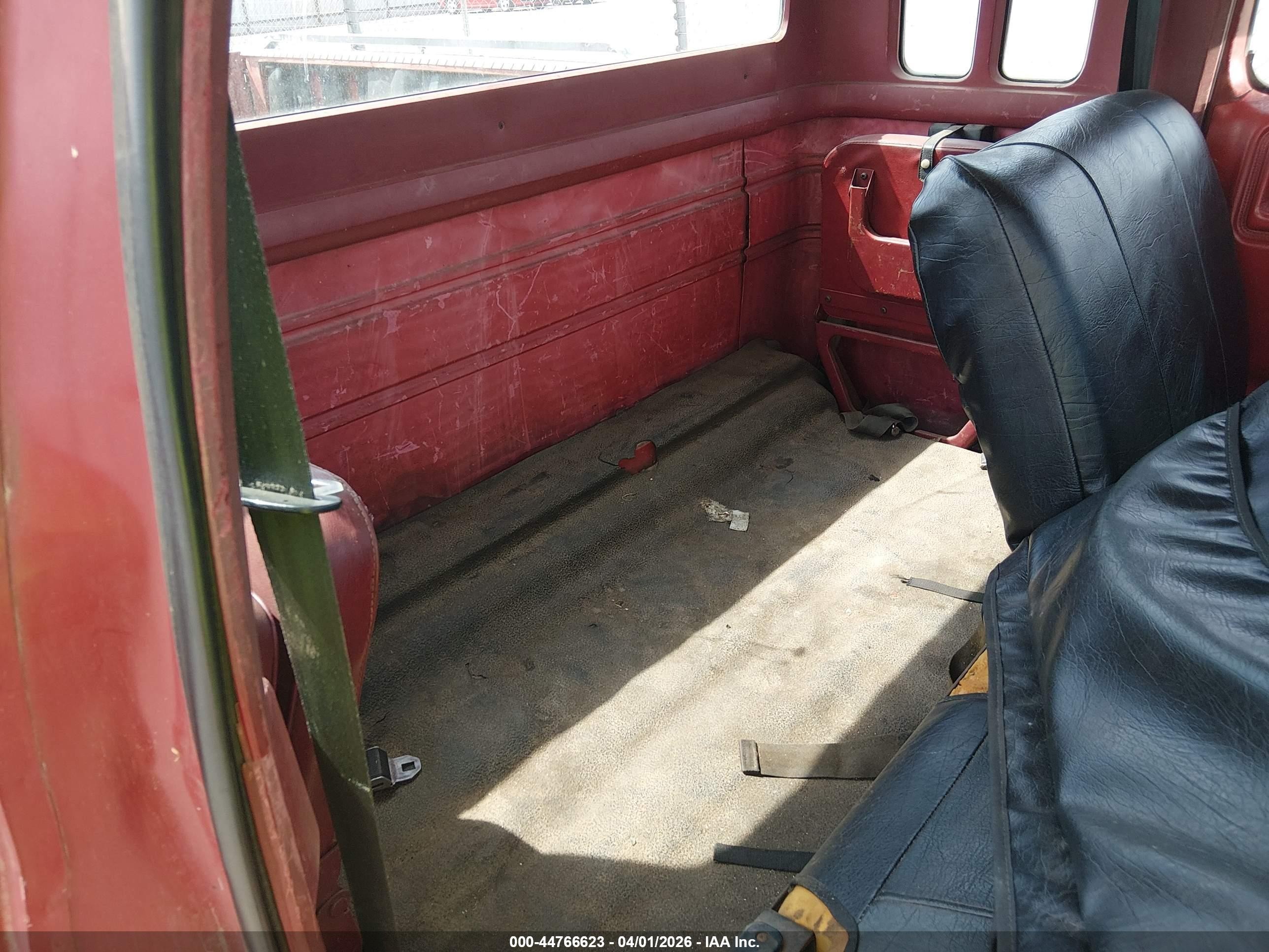 1982 Ford F150   Red vin: 1FTDX15E3CKA41304