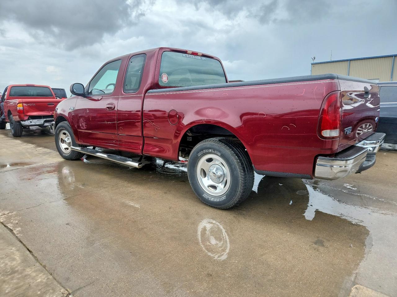 1997 Ford F150 Red vin: 1FTDX1760VKA31497