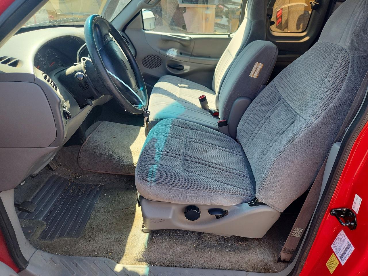 1997 Ford F150 Red vin: 1FTDX1764VNA23269