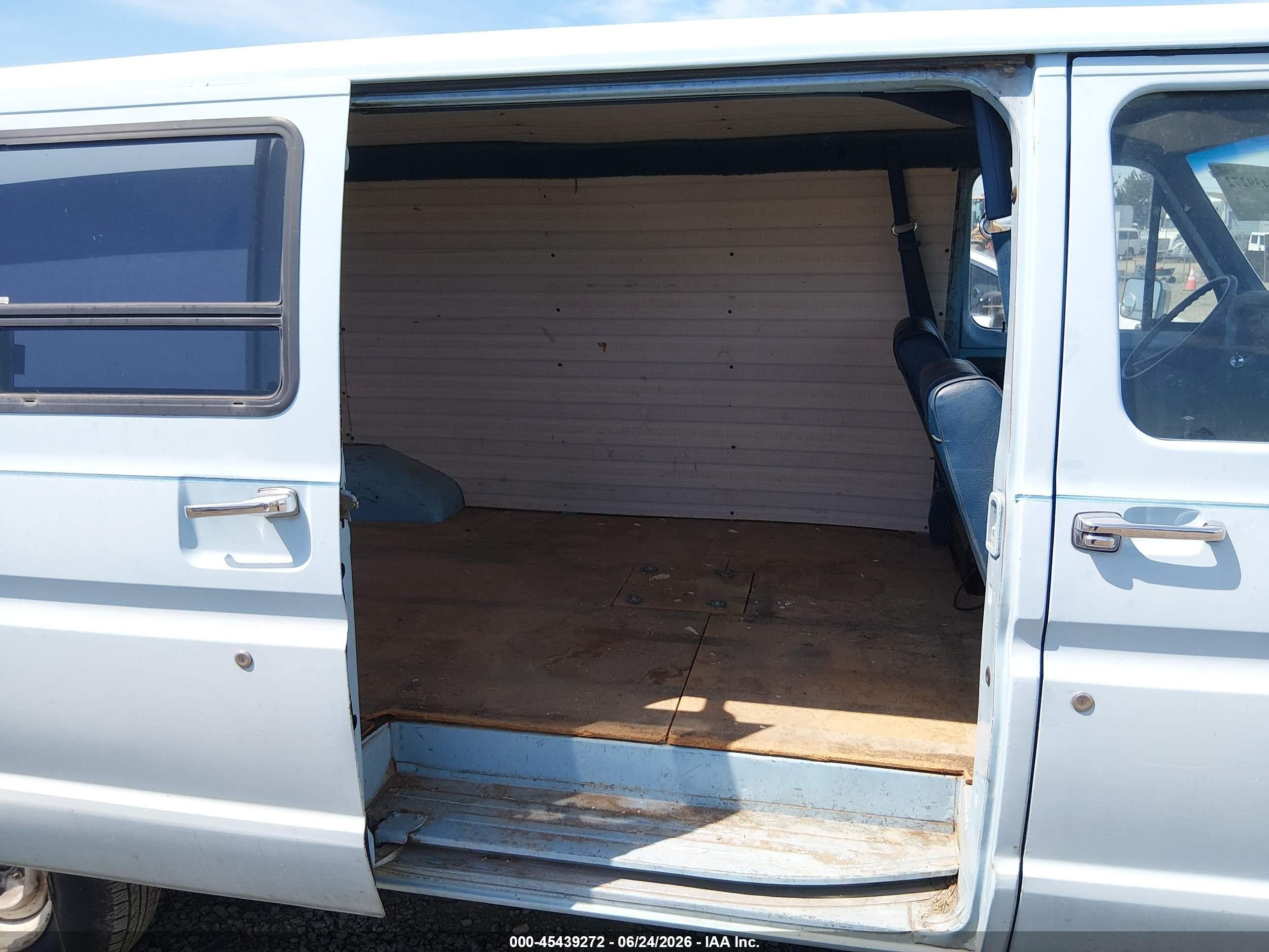 1984 Ford Econoline E150 Van Blue vin: 1FTEE14Y8EHB43171