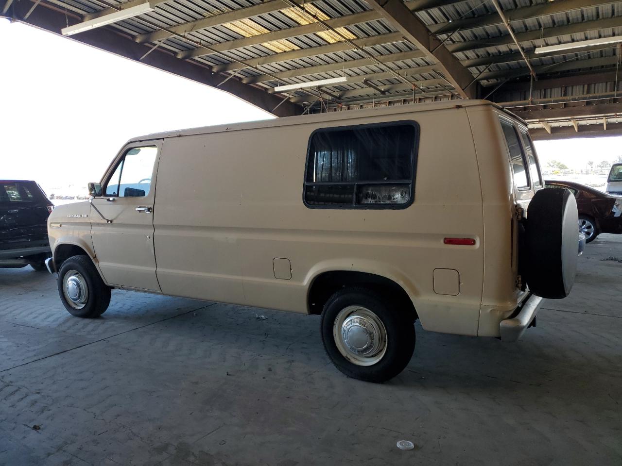 1984 Ford Econoline E250 Van Beige vin: 1FTEE24F5EHB13825