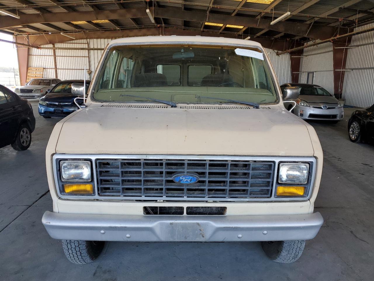 1984 Ford Econoline E250 Van Beige vin: 1FTEE24F5EHB13825
