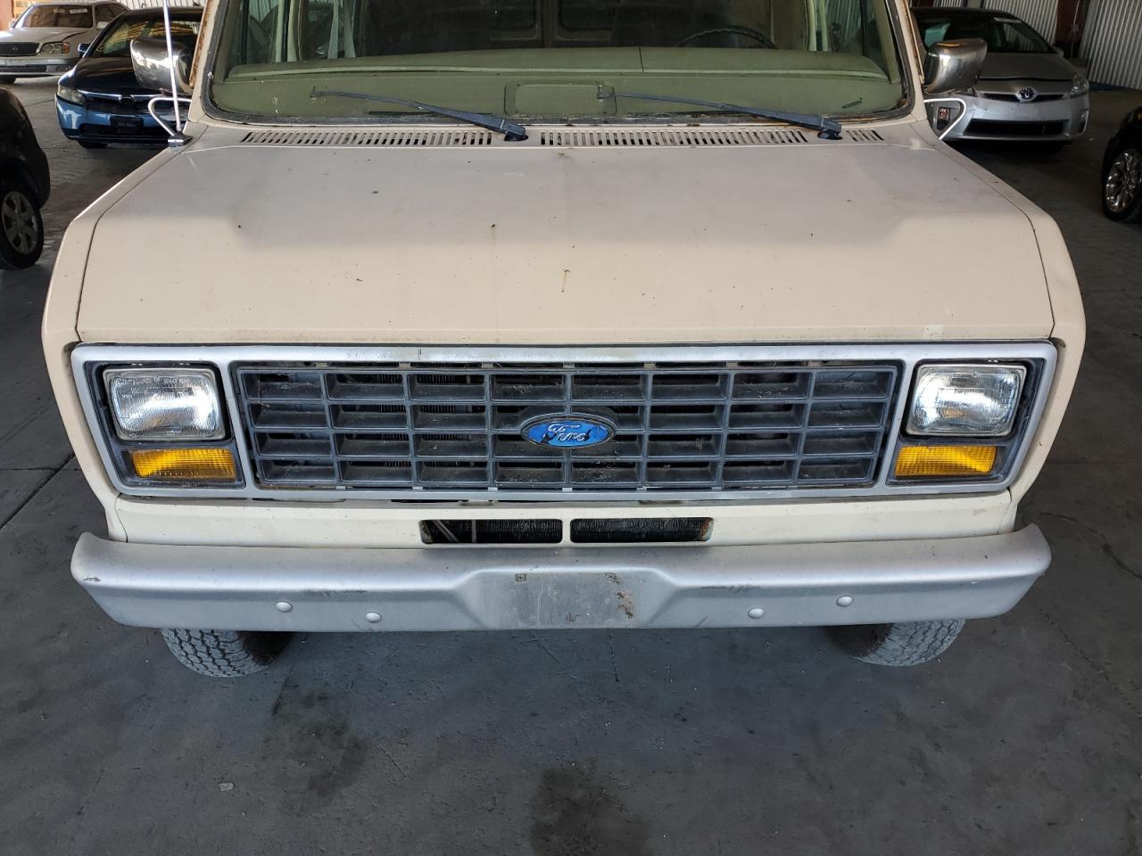 1984 Ford Econoline E250 Van Beige vin: 1FTEE24F5EHB13825