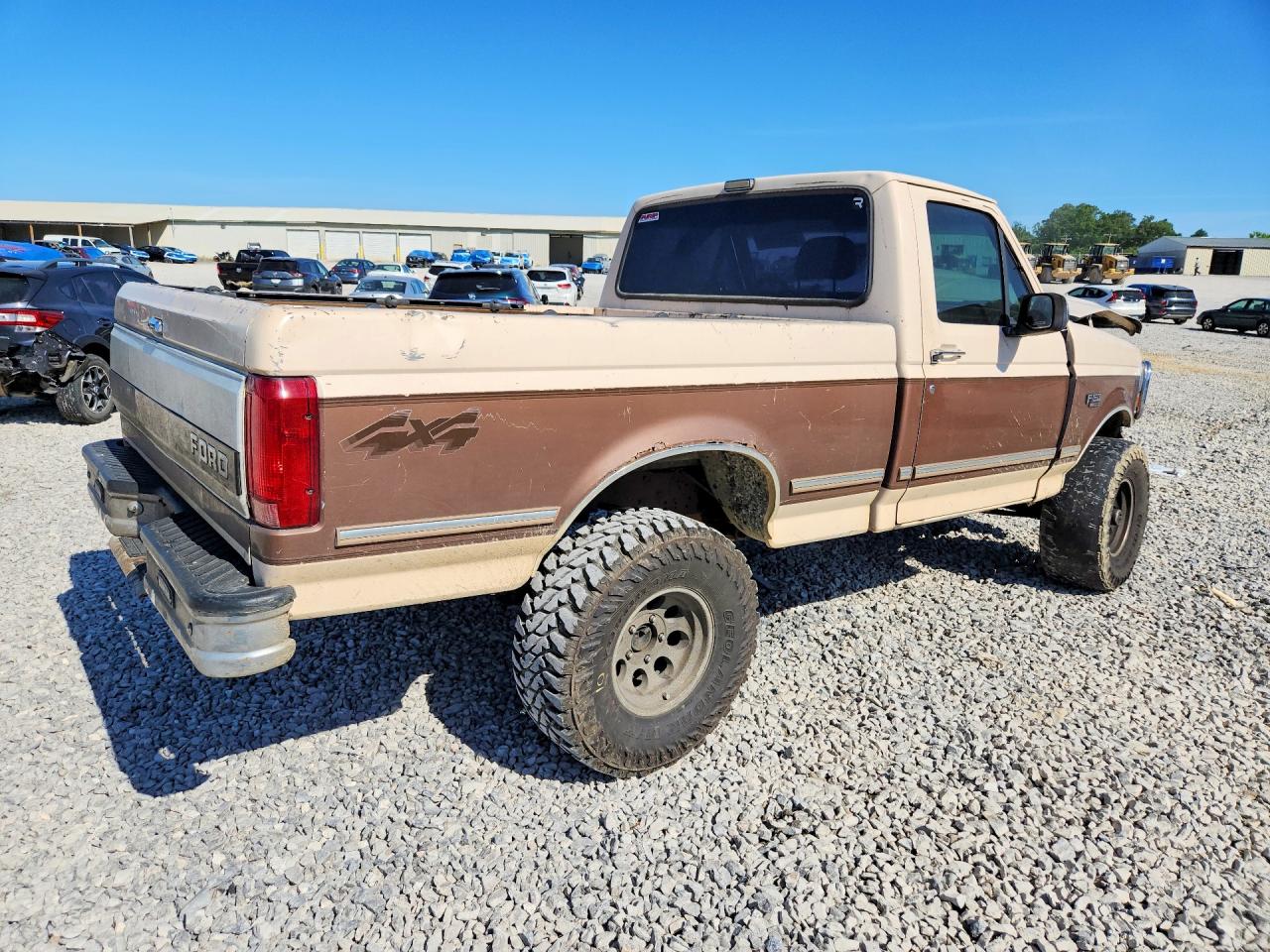1993 Ford F150 Two Tone vin: 1FTEF14H3PNA01439