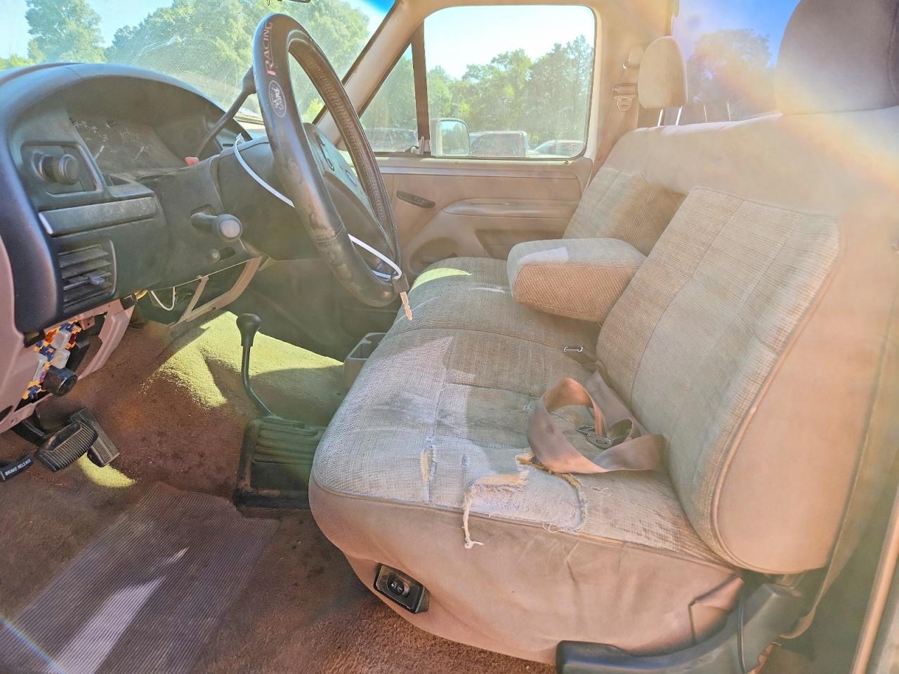 1993 Ford F150 Two Tone vin: 1FTEF14H3PNA01439