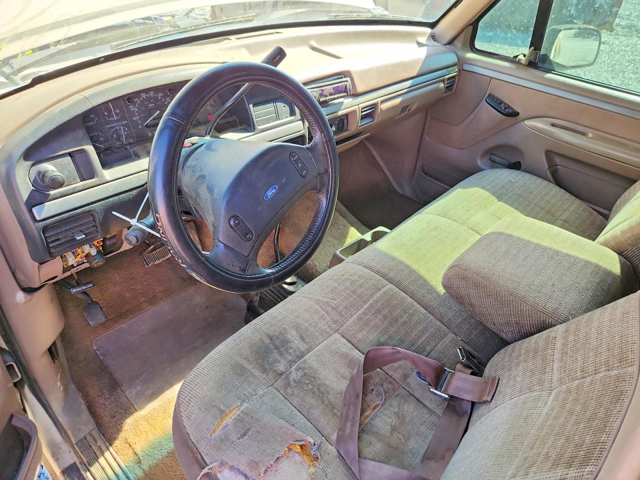 1993 Ford F150 Two Tone vin: 1FTEF14H3PNA01439