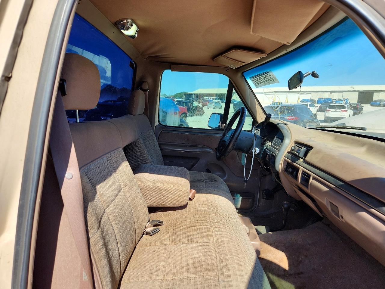 1993 Ford F150 Two Tone vin: 1FTEF14H3PNA01439