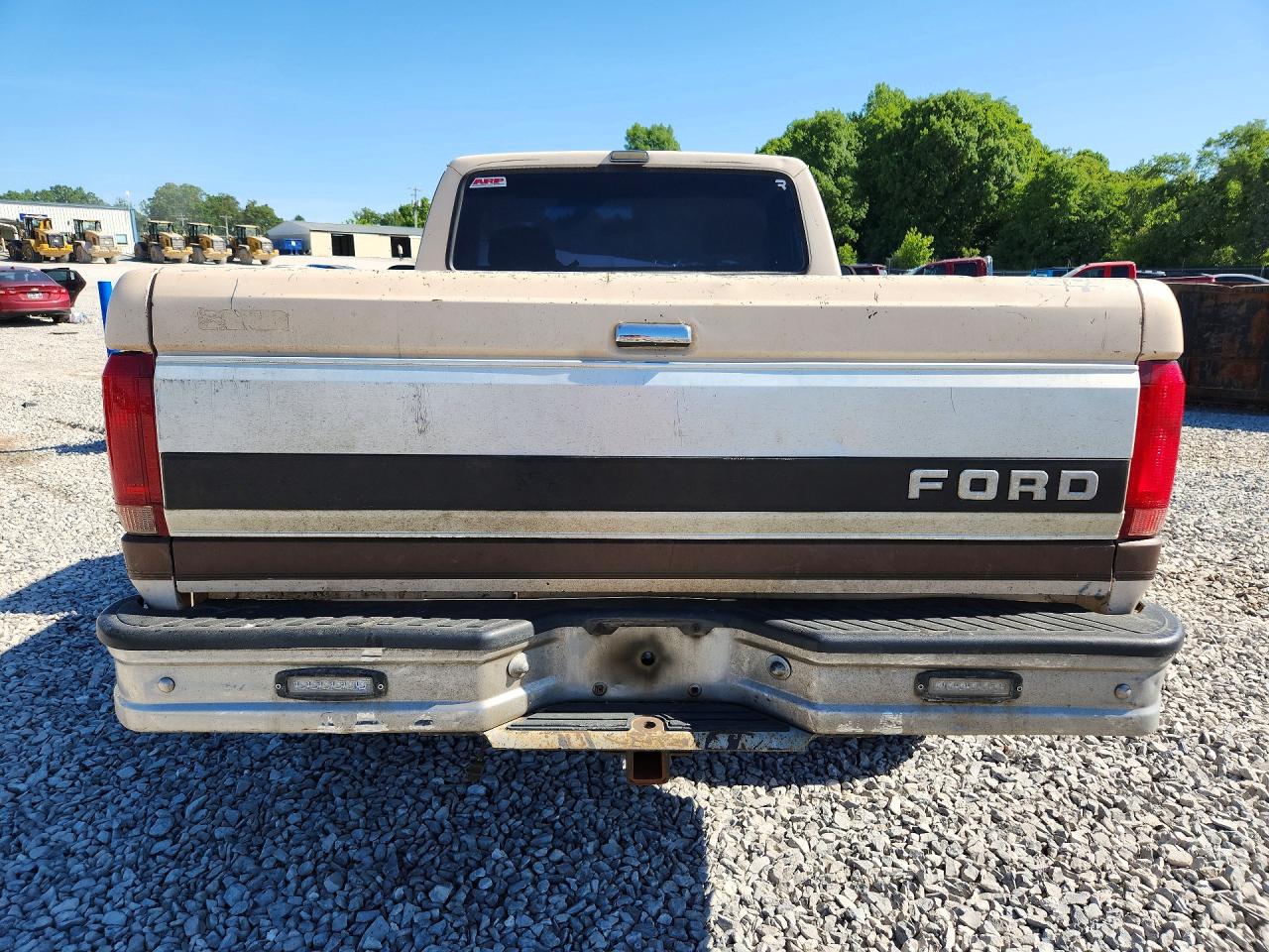 1993 Ford F150 Two Tone vin: 1FTEF14H3PNA01439