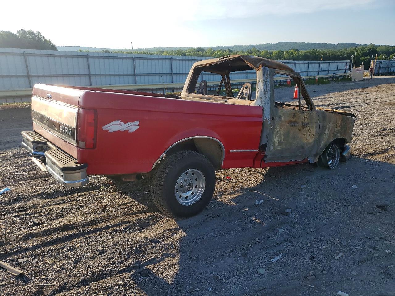 1996 Ford F150 Red vin: 1FTEF14N1TLB12969