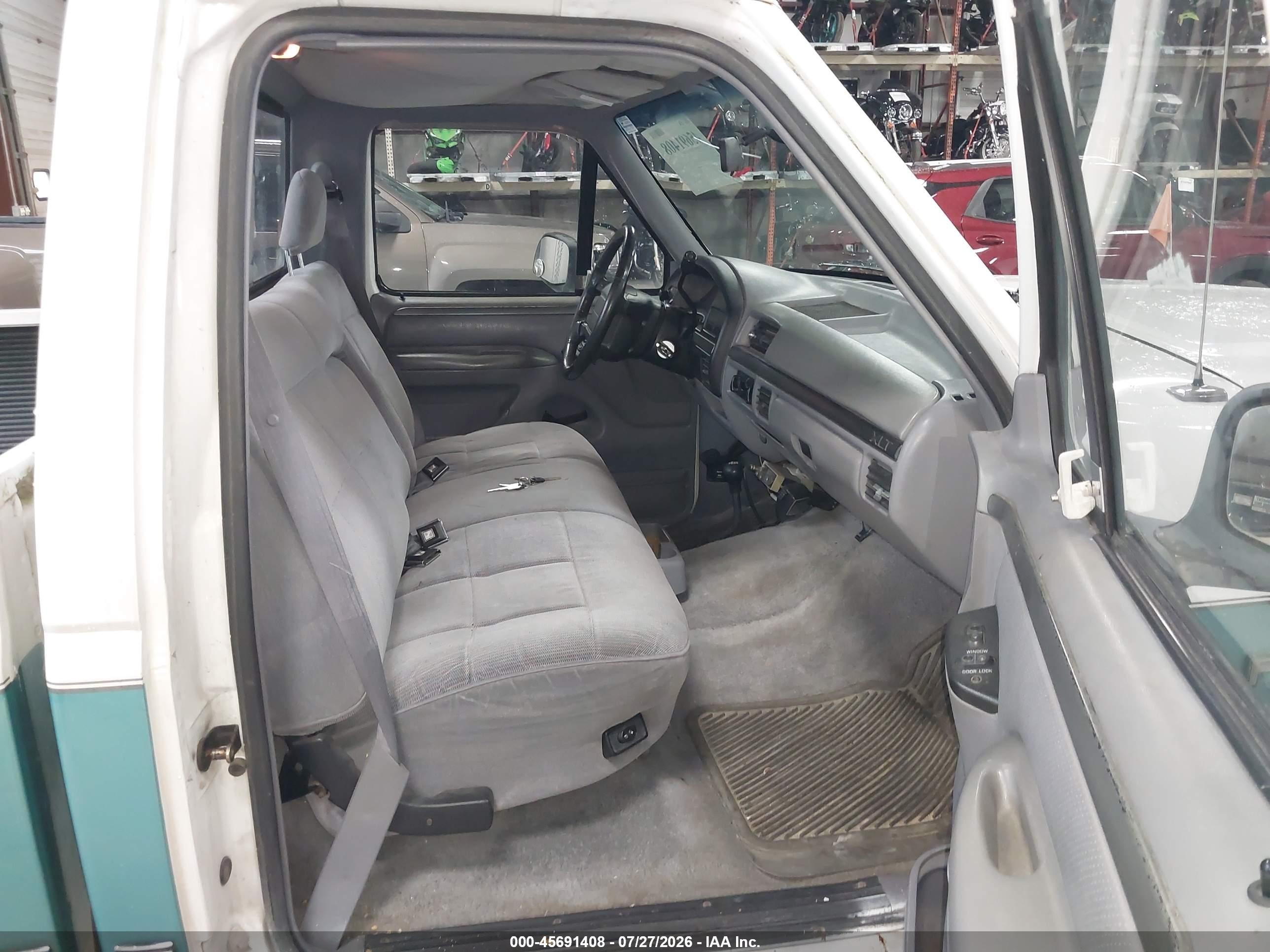 1994 Ford F150   White vin: 1FTEF14N2RLA47493